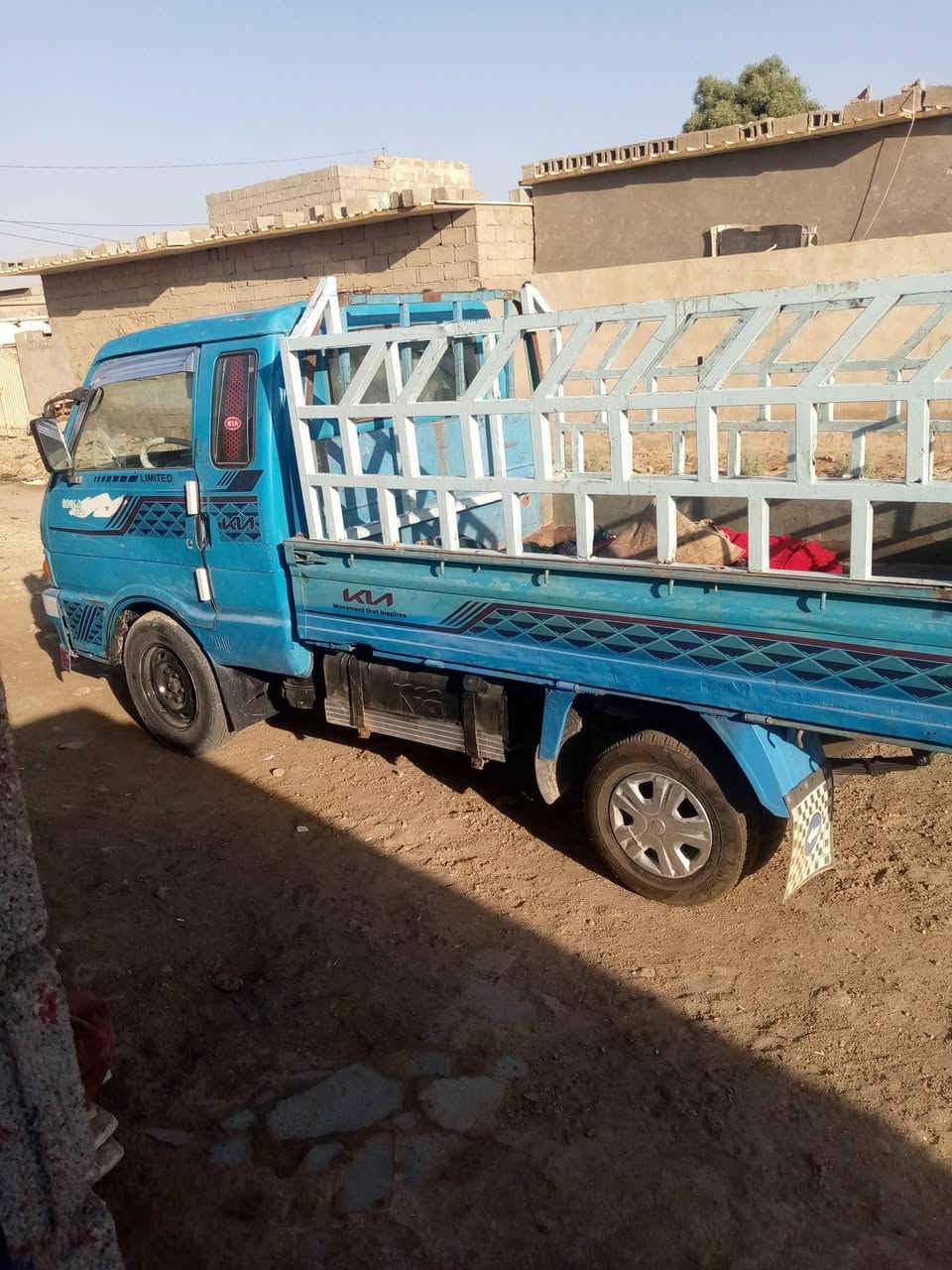 سلام عليكم كيا للبيع موديل 93 سياره جاهزه عوزها بس كهربايات واذا مراوس بكيا هم ترهم ونطي فرق سياره موجوده بلكوت رقم بغداد سنويه صاقطه اتصال ***********
