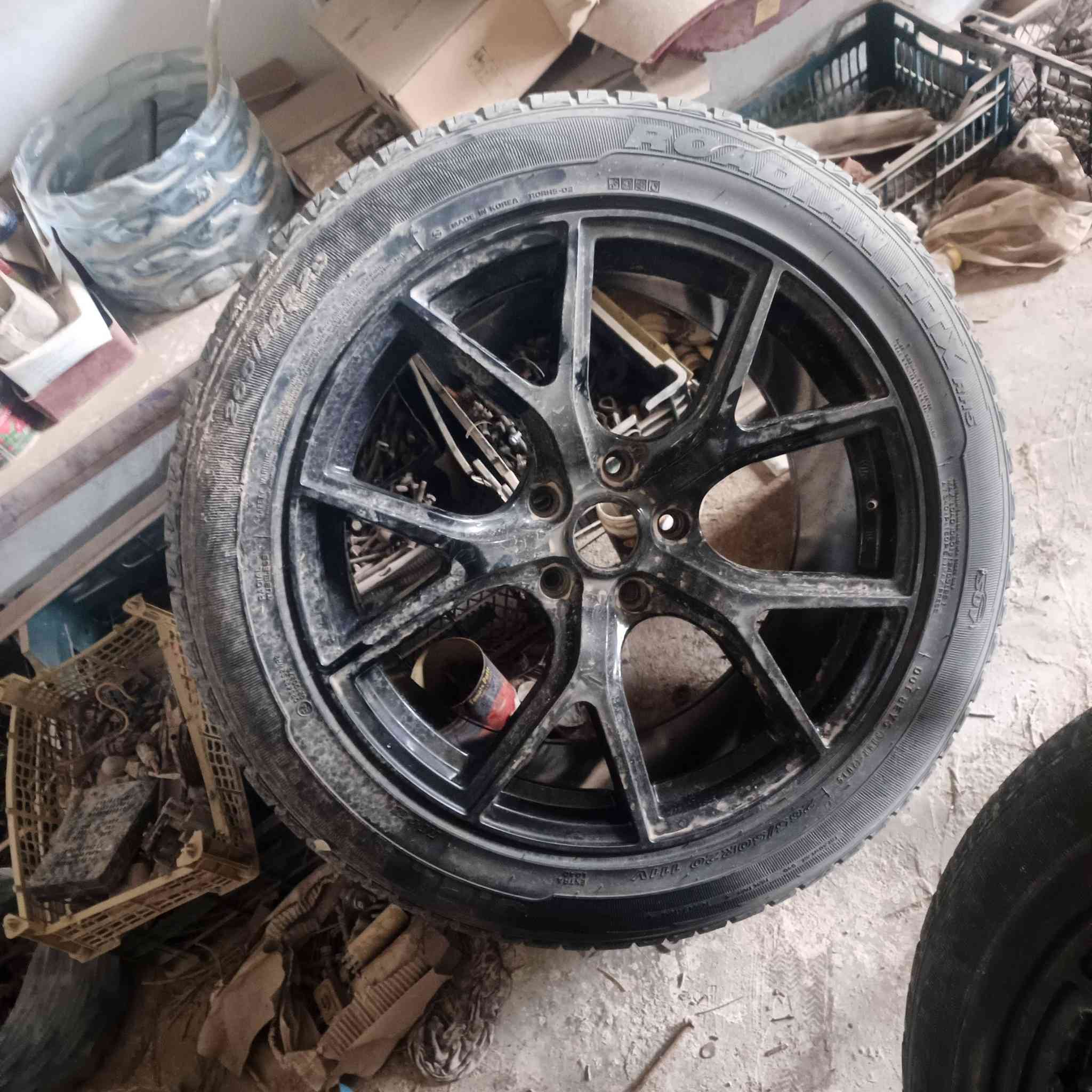 سلام عليكم وياله هنا وتايراتهن بعدهن لوك لا شخط ولاطعج ولاخدش زغير فول السعر 275وبيهن مجال لطيبين ***********
