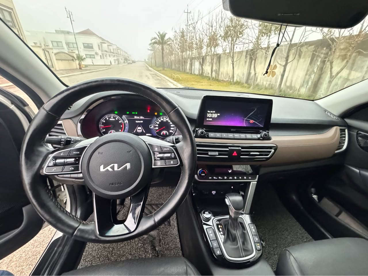 السلام عليكم
لبيع كيا سليتوس موديل 2023
موصفات فول ما عدا الفتحه
السياره ماشيه 29 الف كيلو 
رادار امامي
رادار خلفي
رادار جانبي
تحديد مسار
مانع نزلاق
كشنات جلد+مخمل
اشاير بل مري
شاشه كبيره
كامره دواره
ثلاث وضعيا قياده
تشغيل عن بعد فول تحكم ستيرن
لد امامي
ويل كب
1600 تيربو
بنسبة سيارة بدون صبغ فقط بنيد و جاملغ مبدل ببلادية و باب خلف سكن بكد شبر بارد 
ايرباك ستيرن و مرجع سستم
السعر 146 وبيها مجال 
للاستفسار فقط اتصال او وتس *********** أربيل, العراق
