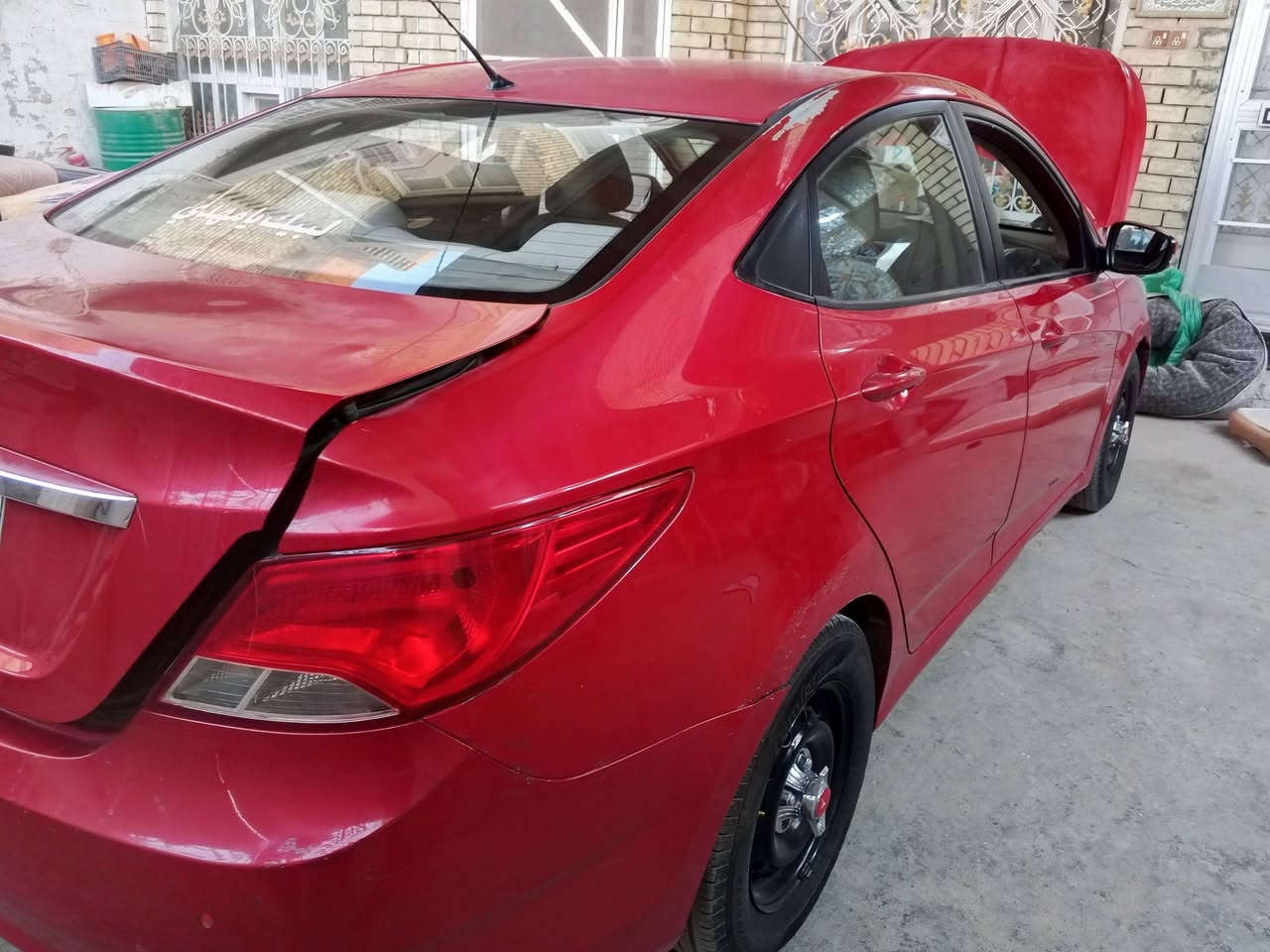 اكسنت 2015 كفاله خليجي بيه جراد قليل بالقماره والجنطه فقط البنيد مرشوش بدون فتح رش فقط وبيه بالهلال الخلفي بارد ارقام جدد داخل جديد جاهزه حداديه نص عمر تبريد ثلج محرك 1400 قفل قفل 72
***********

