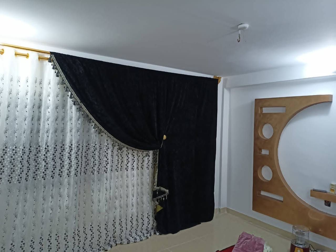شقه فئهB 
عماره B16 شقه رقم 5 طابق اول
مساحه 150 متر
3 غرف 
صاله استقبال 
2 صحيات 
مطبخ حار وبارد 
مدخل وممر كبير 
نظيفه وجديده
السعر 76 مليون
للاستفسار ***********
