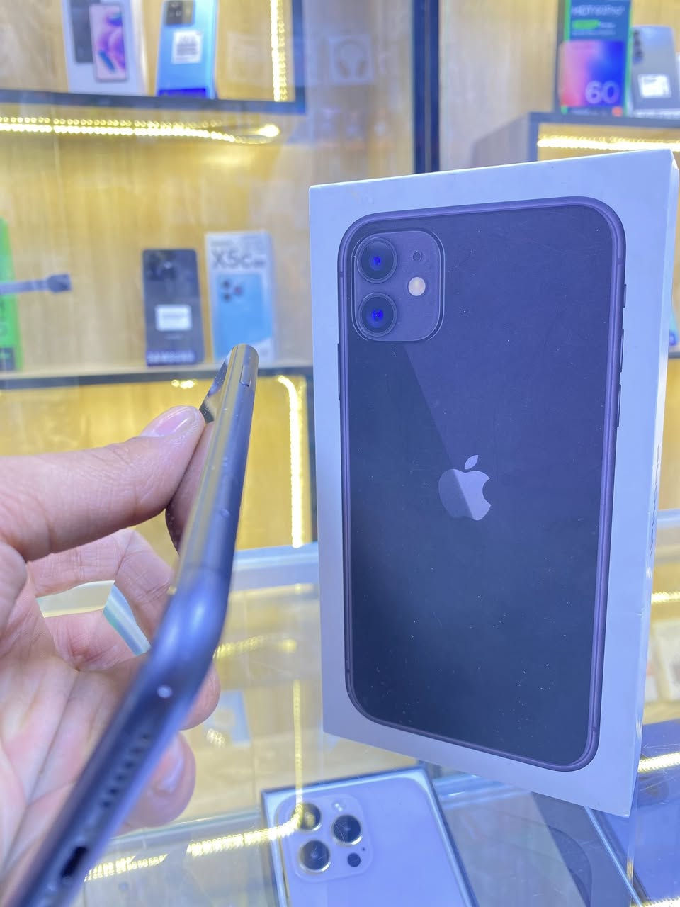 💥💥   اقوه عرض حالياً وقوه سعر💥💥
ايفون 11  لون مميز ذاكره 128بطاريه77🔋.                          (شرق اوسط عربي)AA/A نموذج M كارتون 
 ممبدل بي شي مع ضمان 5 ايام  نضافه 100‎%‎ زلغ ما بي وتر بروف كامل ملحقاته الجهاز كانما  فاتحه من الكارتونه يخبل بلحاسبه كله نورمال  
متوفر خدمة توصيل بشروط اوليه جميع محافظات العراق 🇮🇶 
مكاني   كربلاء تحت جسر باب طويريج منفذ ابو حيدر للمبايل
☎️*********** 
سعر  250 الف
