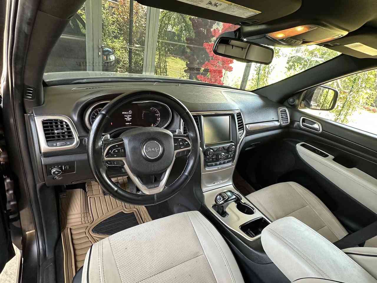 سلام عليكم للبيع كلين
🚙 جيب جراند شيروكي 2014 – V6
اللون: فيلي. رصاصي
🔧 المحرك والأداء: محرك 3.6 لتر V6، 
ناقل حركة أوتوماتيك 8 سرعات
تكييف مزدوج المناطق 
كاميرا خلفية
أزرار تحكم على المقود  
مقعد السائق كهرباء 
مثبت سرعة (Cruise Control) 
🚗 المظهر الخارجي:
أضواء زينون أمامية وضبابية
مرايا الجانبية هيتر
فتح السيارة باللمس أو ريموت

💰 السعر: 182$


**إذا كنت صاحب هذا الإعلان وتريد حذفه لأي سبب، رجاءا أرسل رسالة إلى الدعم الفني**
