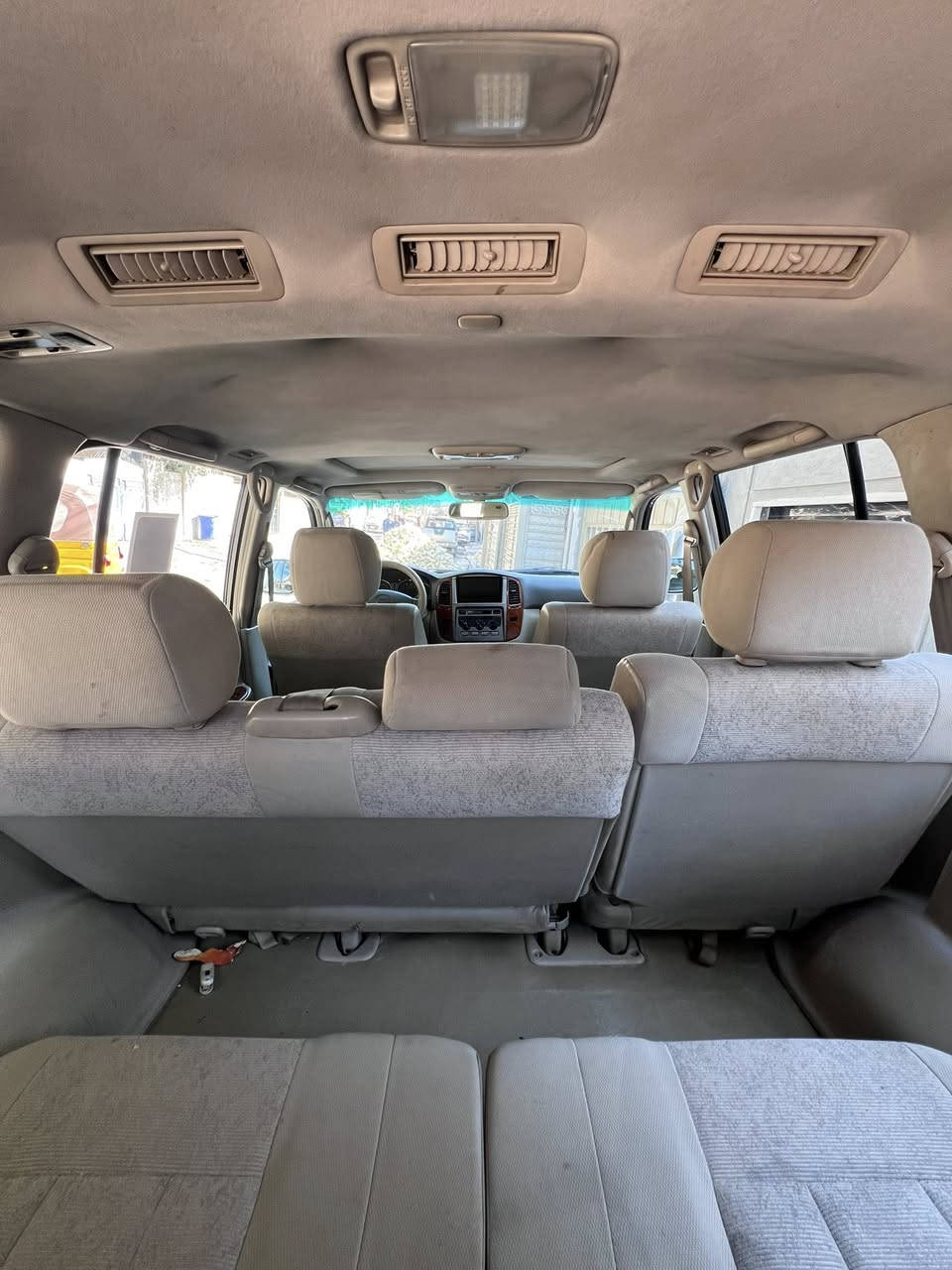 موديل 2004 رقم سليمانية بسمي سنوية 2027 هزة نهاية 2026 تنتهي
سيارة بلادية بدون صبغ بدون ضربة
فتحة بلسقف
دبل تانكي
دبل فيت بم
محرك 4500 عدل
داخل صاج
داخل بيجي مخمل
گير اوتو
لو گير شغال
جام 4 كهرباء 
تبريد 3 قطع
تدفئة شغالة
ثلاجة 
بصمة تشغيل عن بعد
شاشة كبيرة
اريل كهربائي
تخم تاير جديد توني شادة زائد سبير جديد
باتري جديد
صدر جديد
كامرة جلفية
قفل ابواب ريمونت
لايت زنون
سيارة كاملة من جميع النواحي وكلشي بيها شغال
مكاني بغداد الامين. 2 اتصل *********** /***********
