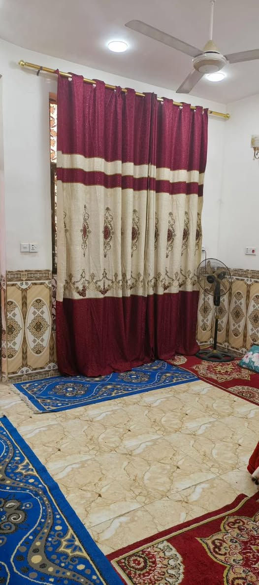 سلام عليكم بيت زراعي للبيع حي الاسره  تفاصيل البناء المساحه ١٤٠يتكون من غرفتين نوم وصاله وحمام ومطبخ واستقبال الوجه10والنزال 14 سند25البناء طابوق بلكامل للاستفسار الاتصال***********
