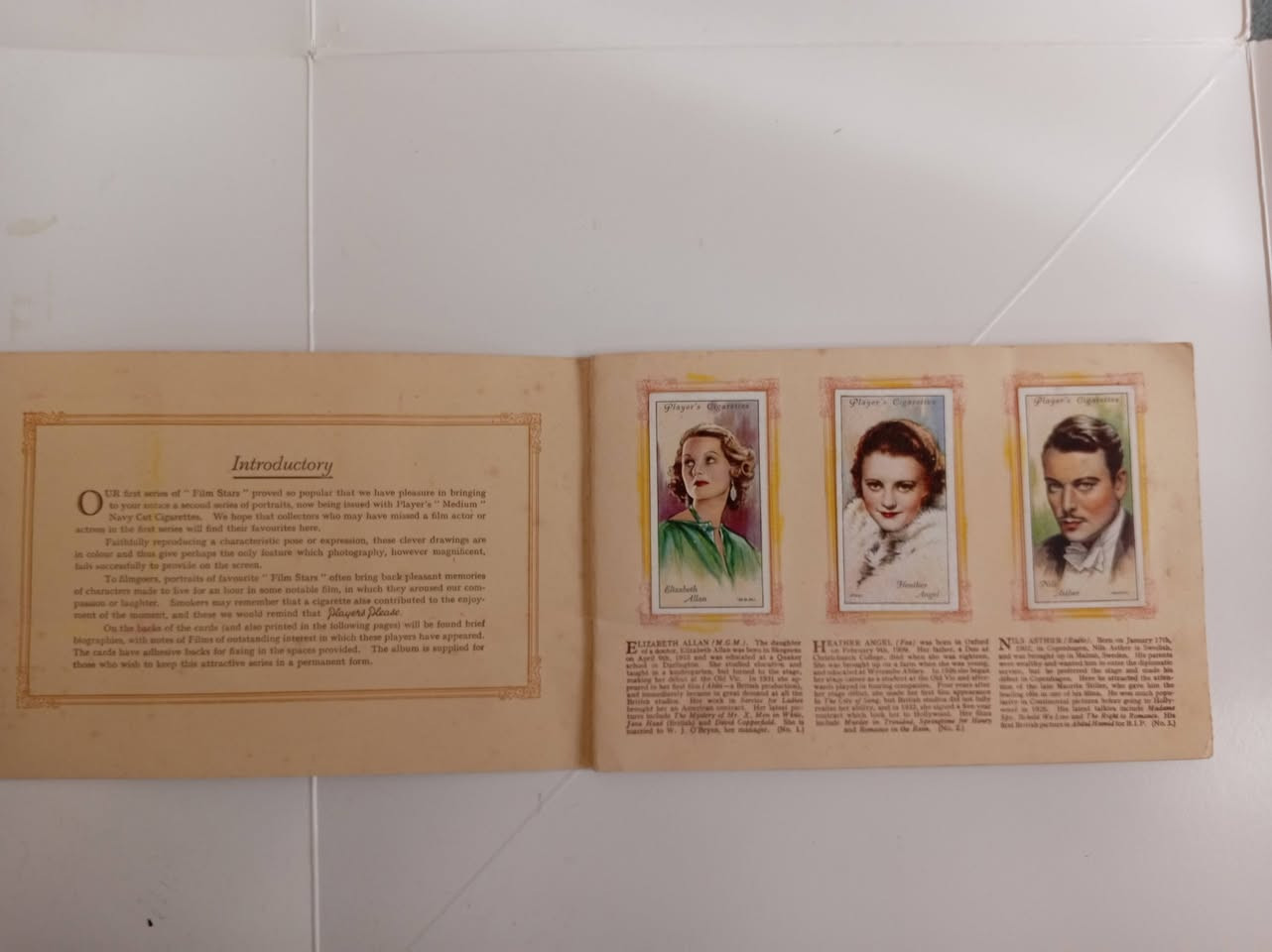 البوم كارتات اصلية قديم جدا انكليزي يضم مجموعة كارتات مشاهير السينما عدد ٥٠ كارت مع معلومات عن كل شخصية 
(مثبتة في الألبوم يمكن رفعها)
سعر الألبوم الكامل / ٣٥ ألف الاستلام مباشر بدون توصيل بغداد البلديات الشارع العام التجاري


**إذا كنت صاحب هذا الإعلان وتريد حذفه لأي سبب، رجاءا أرسل رسالة إلى الدعم الفني**