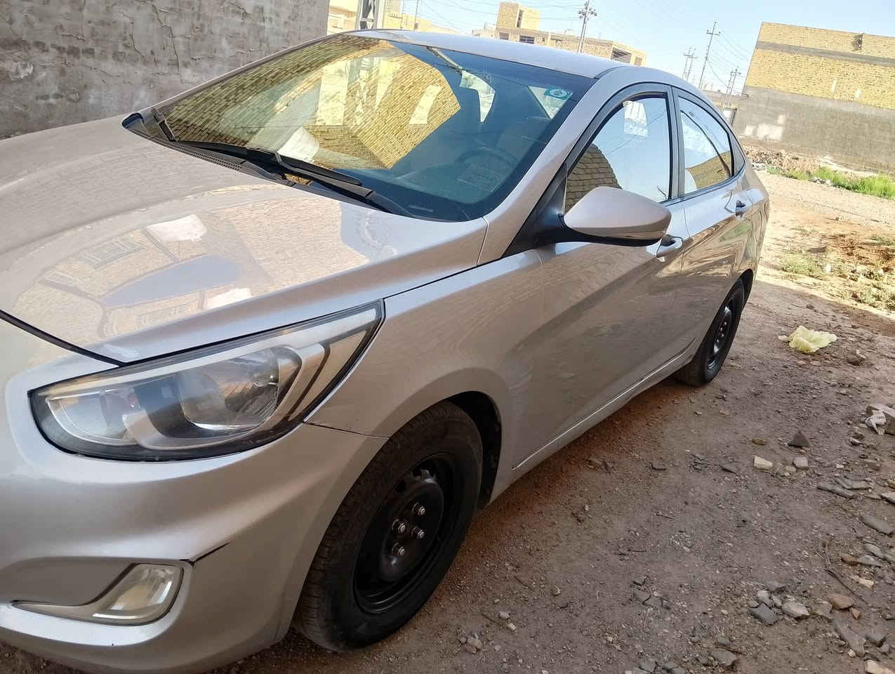 اكسنت خليجي للبيع موديل 17 مكفوله من ظربه والكصه محرك 1400 كير ومحرك بلادي بيها طخه بجاملغ الخلفي سياره حلوه الله شاهد بيع مستعجل سعره 75 وبيها مجال اتصل على *********** وشراي بخير ويدلل
