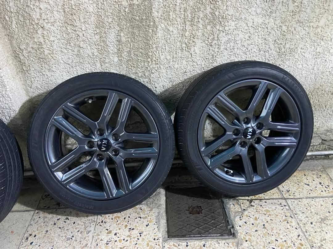 السلام عليكم تخم وياله هنه وتايراتهن حجم 17/225/45
مال فورتي 2021 السعر ٢٥٠ الف وبيهن مجال مكاني بغداد الجديدة لتواصل *********** متوفر واتساب
