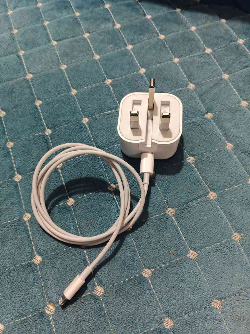 السلام عليكم للبيع ايباد مني5 بطاريه88ما يصرف ابد بل بوبجي60فريم  النضافه 100/100 مع شاحن 40واط السعر200مكاني كركوك بنجه علي ***********
