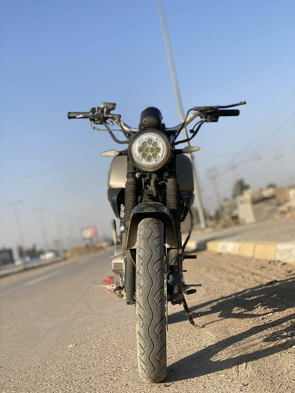 كولدن ياباني موديل 20 حجم المكينه  250 وحش يشهد الله بدون اوراق ضايعه سعره ٧٥٠ وبيه مجال مكاني ديالى ***********
