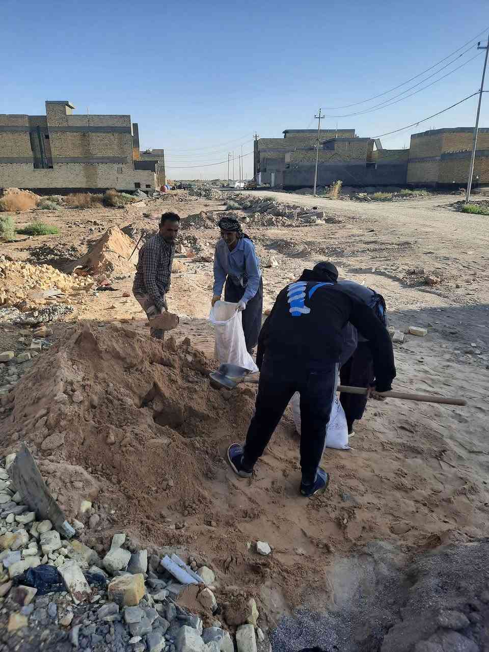 السلام عليكم عمال تصعيد مواد بناء رمل كاشي سمنت تكشير تفليش صب اي شي  ***********
