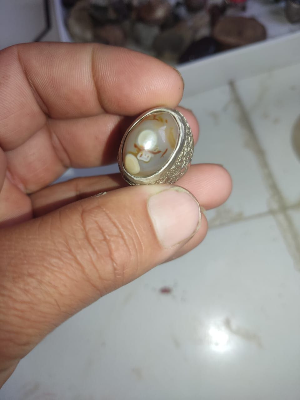 خاتم سليماني نوادر عيون صريحه 
فضه 925 للبيع أكثر تفاصيل خاص 
***********
