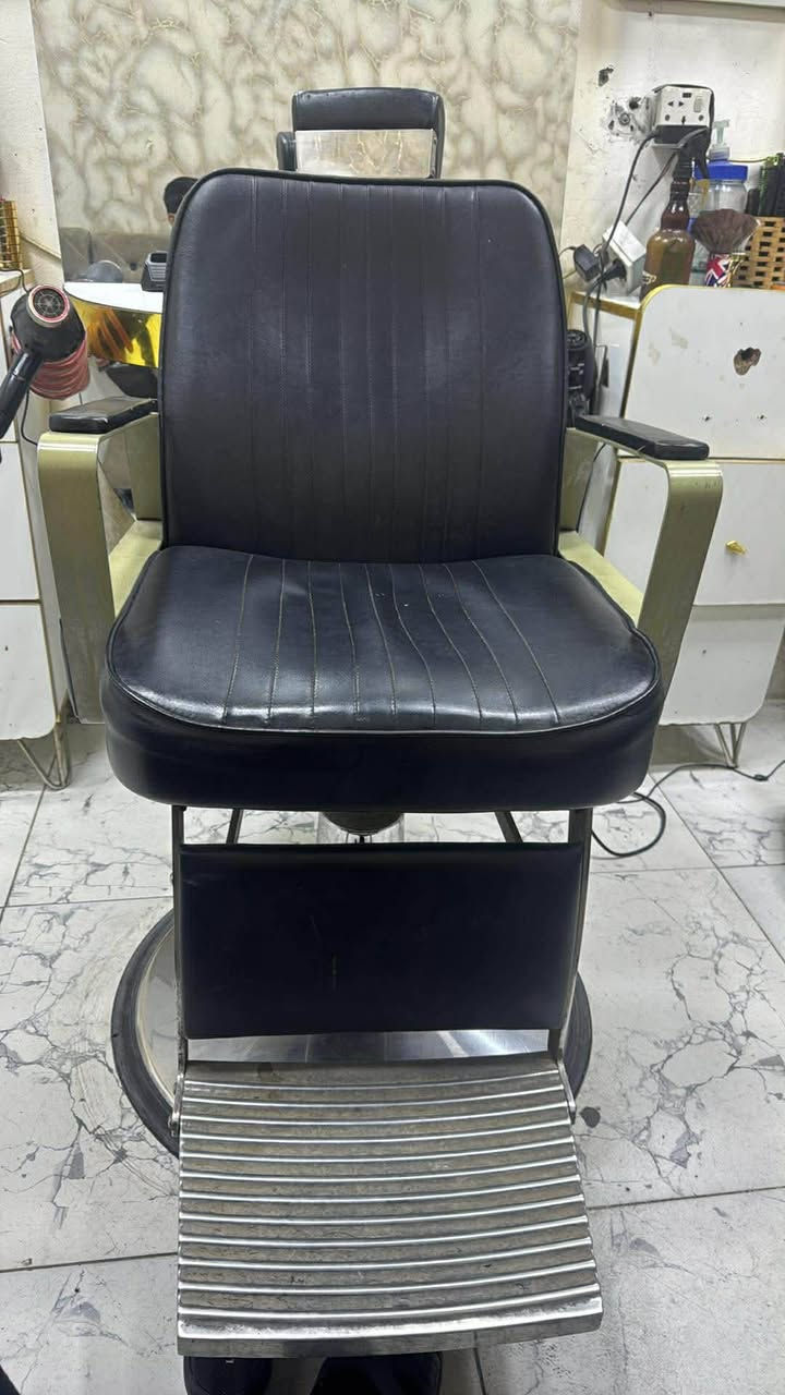 سلام عليكم
#للبيع
كراسي حلاقه ثنين صغار
وكرسي حلاقه الجبير هم
ومري ٣ 
ورفوف ٢ 
ومجرات ٢
ومغسله 
الموقع ديالى بعقوبه ٧ نيسان 
***********
