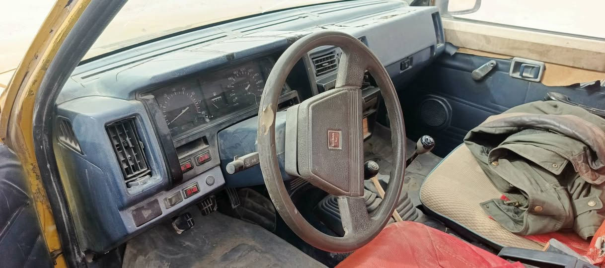 السلام عليكم للبيع بكم نيسان موديل 92 قماره وربع فورويل مكينه وكير اكسل رقم انجليزي نجف مداور ثاني يوم والباقي شوف العين مكلف بالنشر الاستفسار على الرقم***********
