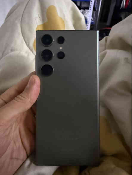 S23 ألترا فطر بسيط في الشاشة مبين بالصور نسخة يابانية تك شريحة عربي بالكامل السعر ٤٩٠ ألف ونظيف كلش الجهاز بدون ملحقات المكان الحرية أو ساحة عدن رقم الهاتف *********** ذاكرته 256/12 بغداد
