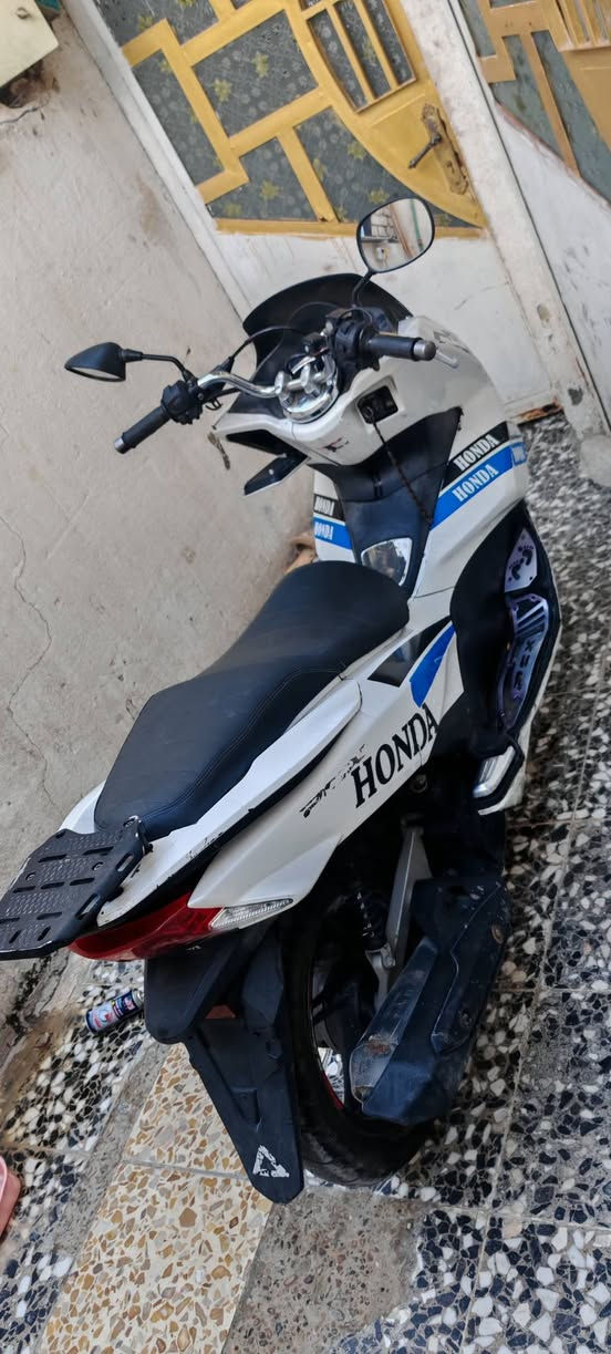 سلام عليكم بس سي اكس جيل ثاني ياباني مكينه فول لبيع سعرمليون وميه بغداد مدينه الصدر ***********
