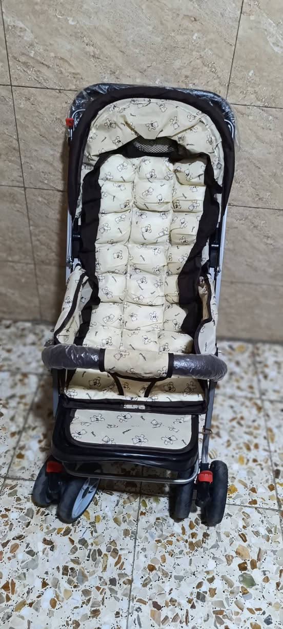 عربانه طفل جديده مامستخدمتها ولا ومره مريحه جدا تصير منام وجلوس بيها3 وضعيات وزنها متوسط متتعب بل شيل وشكلها فخم وحلو واليده تتبدل اماميه وخلفيه وتايرات دبلات وبيها مضله والمقعد ديباج مريح جدا وبيها حزام امان حته الطفل ميوكع لو يتحرك  سعرها 45 
حي المهندسين شارع ١٥ فرع اسواق خوخة


**إذا كنت صاحب هذا الإعلان وتريد حذفه لأي سبب، رجاءا أرسل رسالة إلى الدعم الفني**