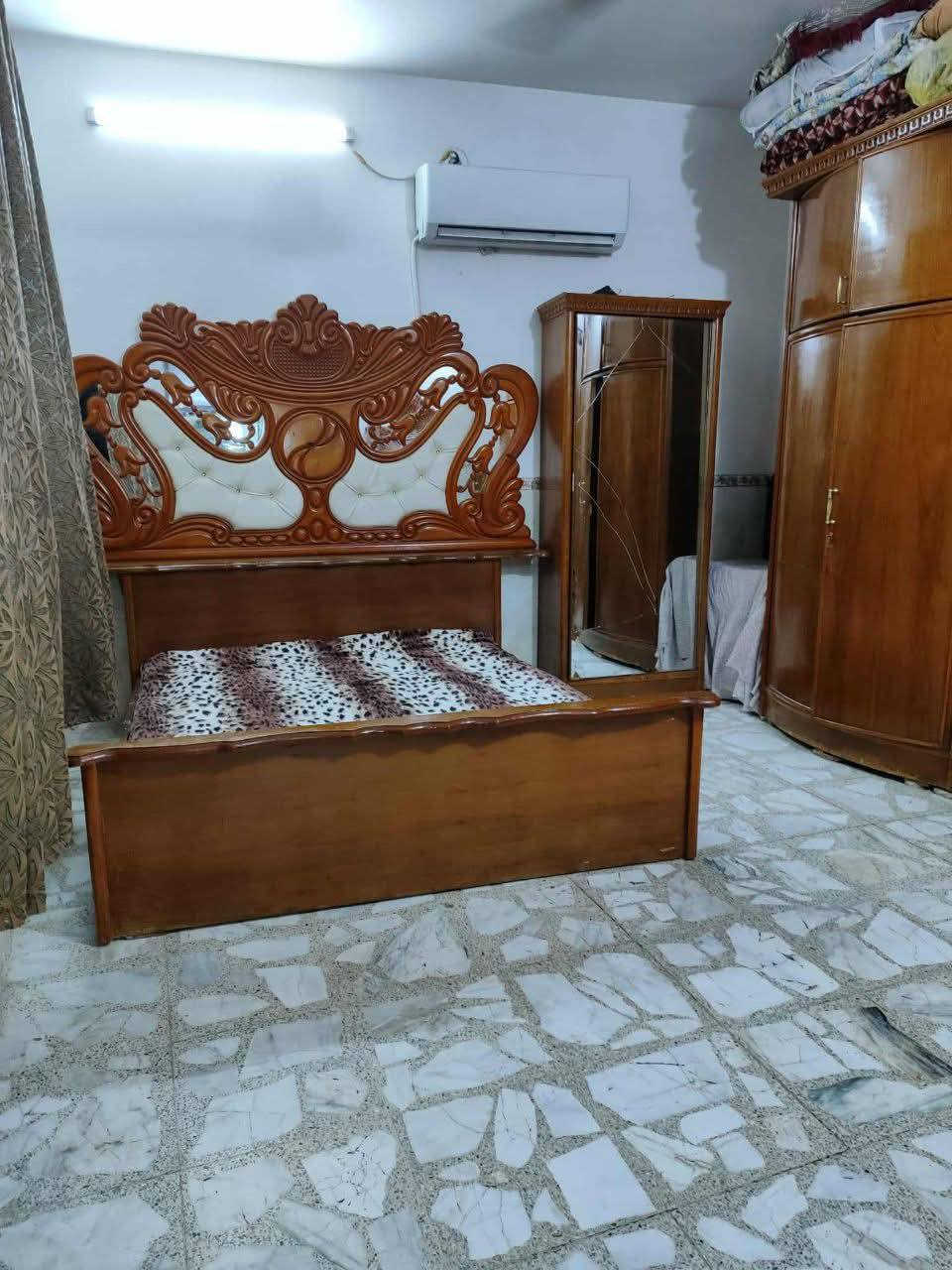 السلام عليكم من رخصت الادمن المحترمين الكرام
عندي بيت بالبستان مساحته ١٠٨م والواجهة ٦وربع
سند ٢٥  وللمزيد من المعلومات والاستفسار الأتصال على هذا الرقم ***********
