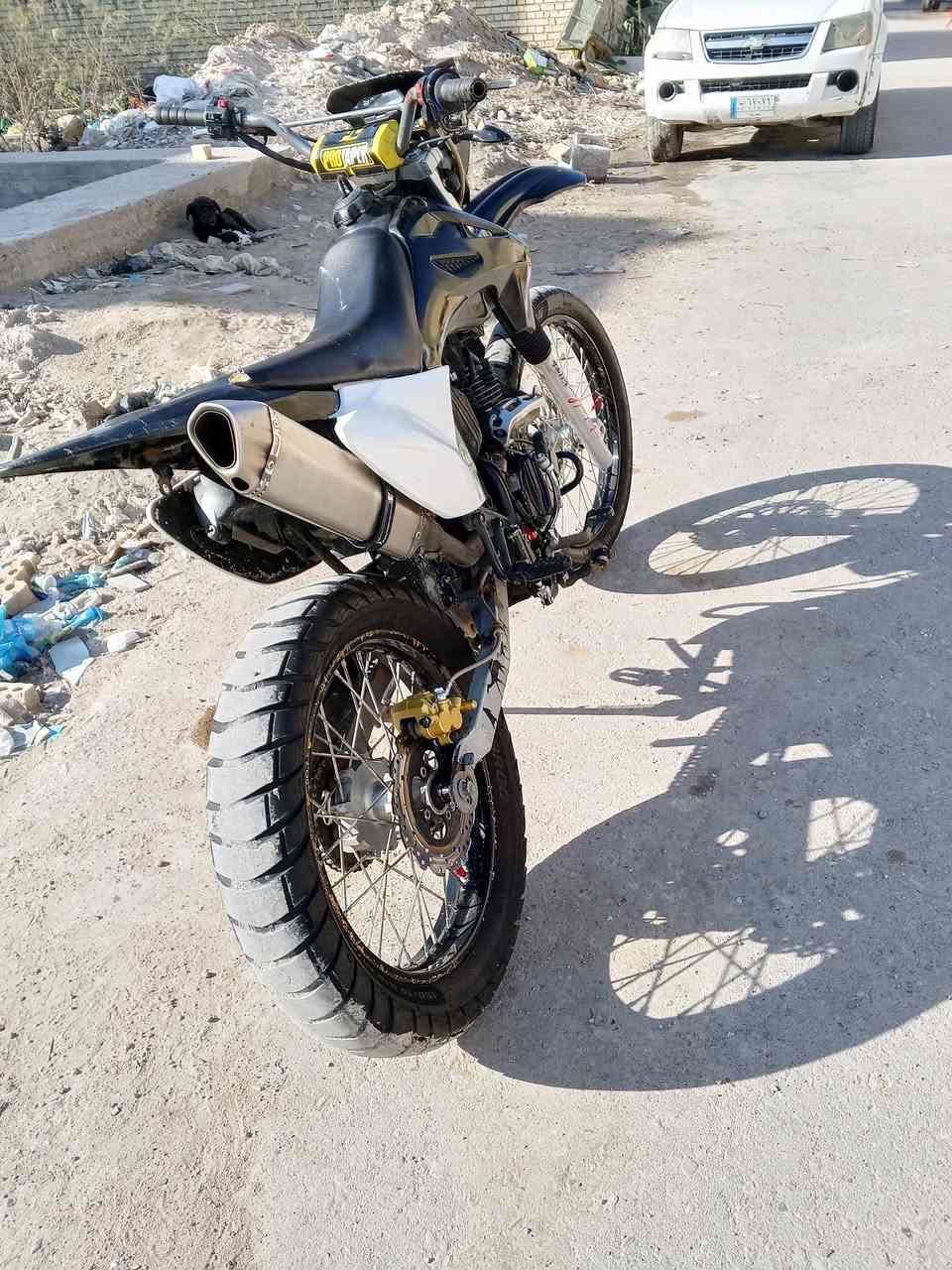 السلام عليكم دراجه قفاز موديل 2024 اوراق كامله
 دراجه بيها طائرات سياحي صلنصه صلي عقل رياضي اربع فصلات دراجه حلوه ونظيفه ملاحظه بيها بس الدبل امامي اعوج يتعدل محرك ما مفتوح حجم المحرك 200 
ضفيره جديده كل ضرر ما بيها دراجه كلها جديده مال جناي السعر 1500 مكان الدراجه بغداد الشعله الخطيب الزراعي خاص موجود 24 ساعه ✍️ بيع فقط بدون مراوس فدوه


**إذا كنت صاحب هذا الإعلان وتريد حذفه لأي سبب، رجاءا أرسل رسالة إلى الدعم الفني**