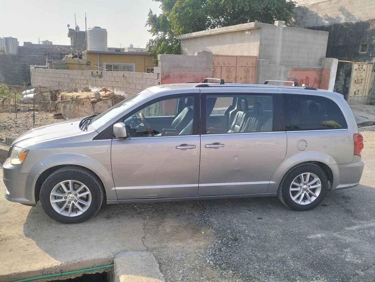 دوج كرفان 19 كلين فول مواصفات داخله تخريب وبسمي رقم سليمانيه ثاني يوم احولك  جاهزه دينار ماتصرف عليهه سعرهه 190 وهذا رقمي ***********  
وصور من أمريكا موجوده بلمنشور
