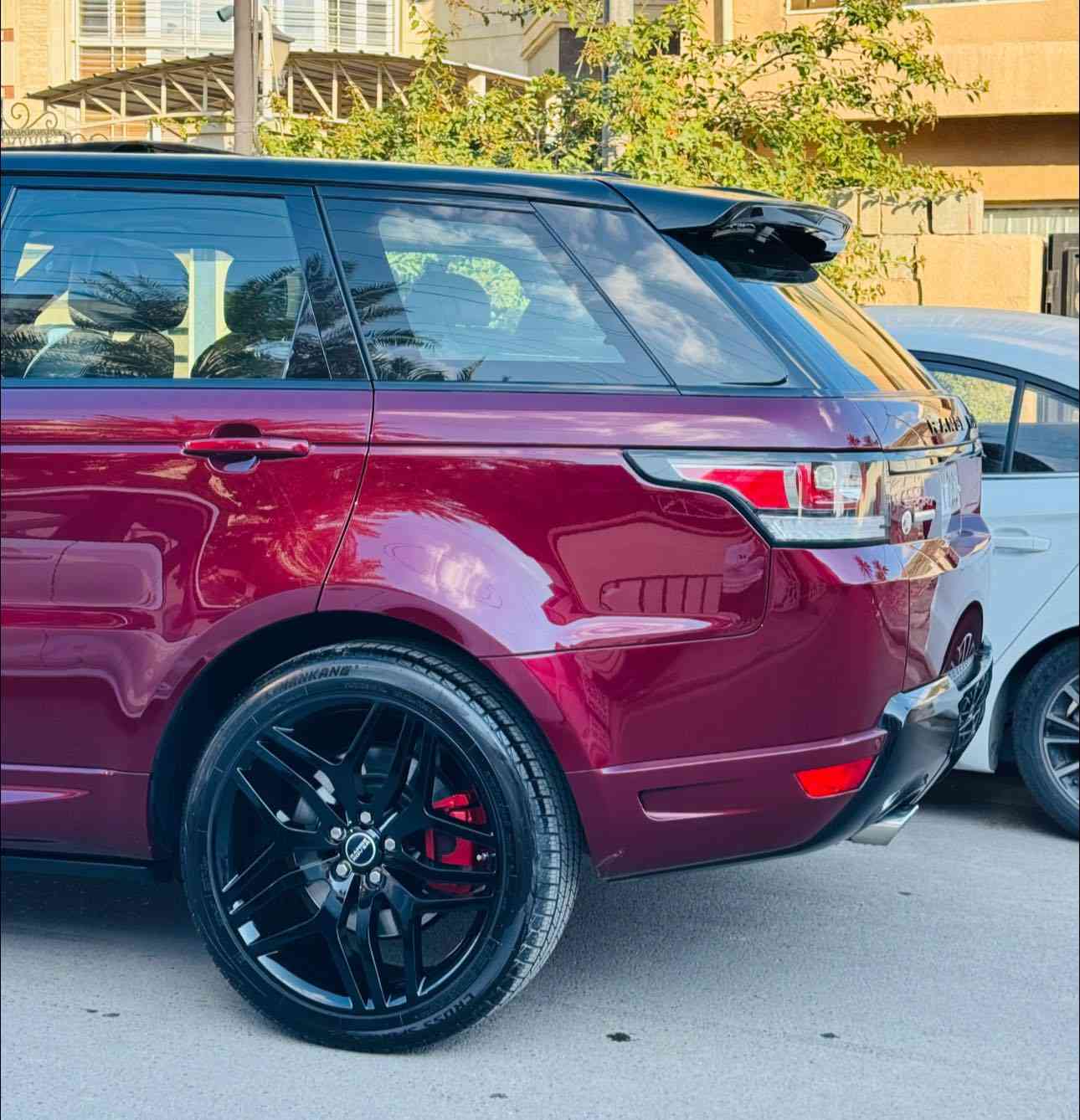 السلام عليكم 
للبيع رانج روفر سبورت V8 2015 سردار (كفاله عامه)
(اوتو بايكرافي)
بانواما 
بصمه 
رادار 
نقاط عمياء 
لايت عدسه 
كشن تدفئه 
حساس امامي خلفي 
٤ كامرات 
دوسات كهرباء 
شاشات خلفيه 
شاشات محدثه موديل 18
ماشيه 103 الف كم 
بيها هوايه مواصفات معروفه بهذا الموديل 
السياره مكفوله من البارد والصبغ والتبديل 
مكينه وكير (برغي ممفتوح بيهن بوضع الشركه بلاديات)
بدون نقص جاهزه (صفر مسج) 
مكانها المنصور
للاتصال ***********
