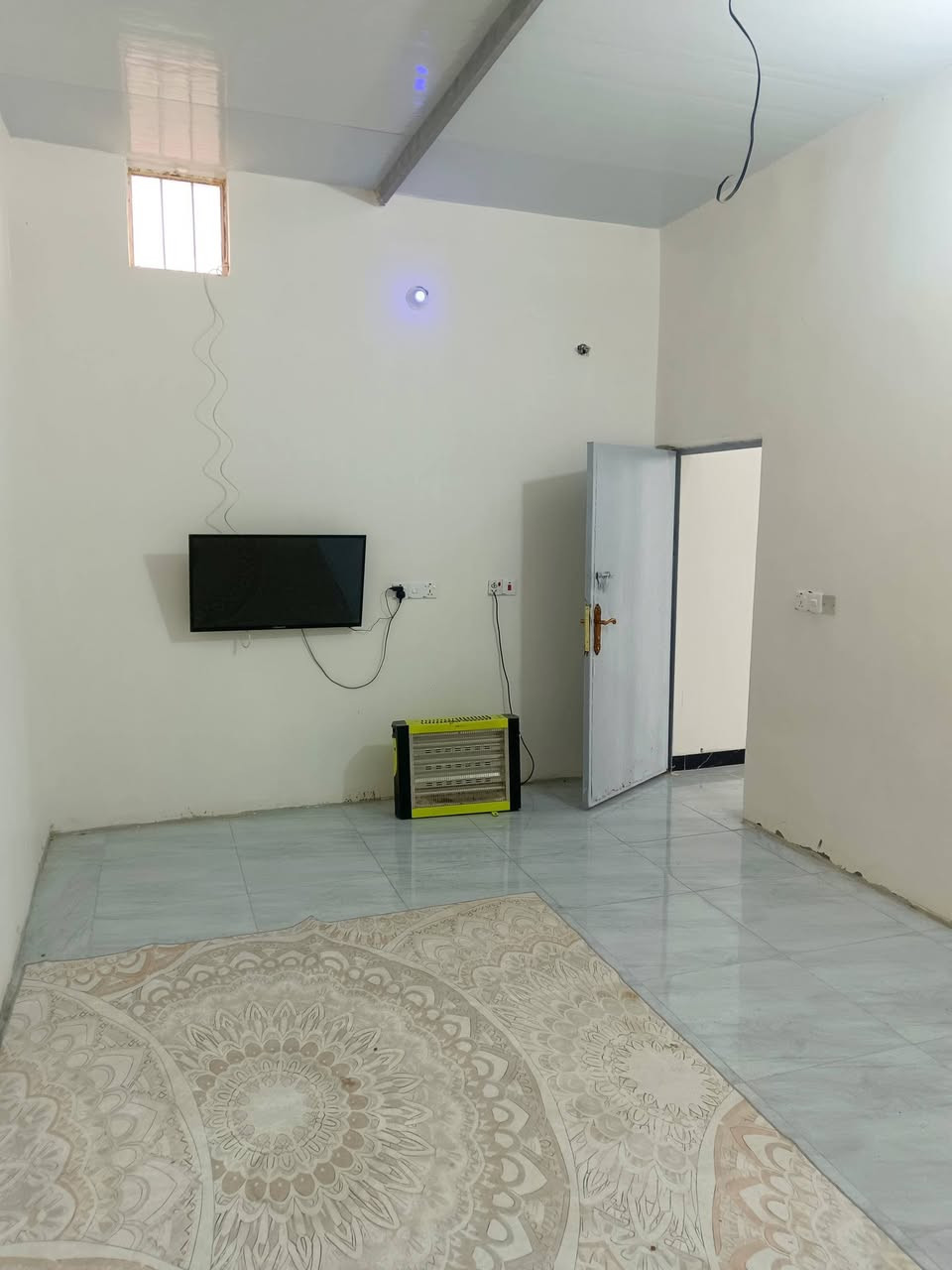 بيت للبيع مع الاثاث 
مجمع الاخمستالف سكف سندويج سند حكومي كفالة *********** مساحه 150 متر
