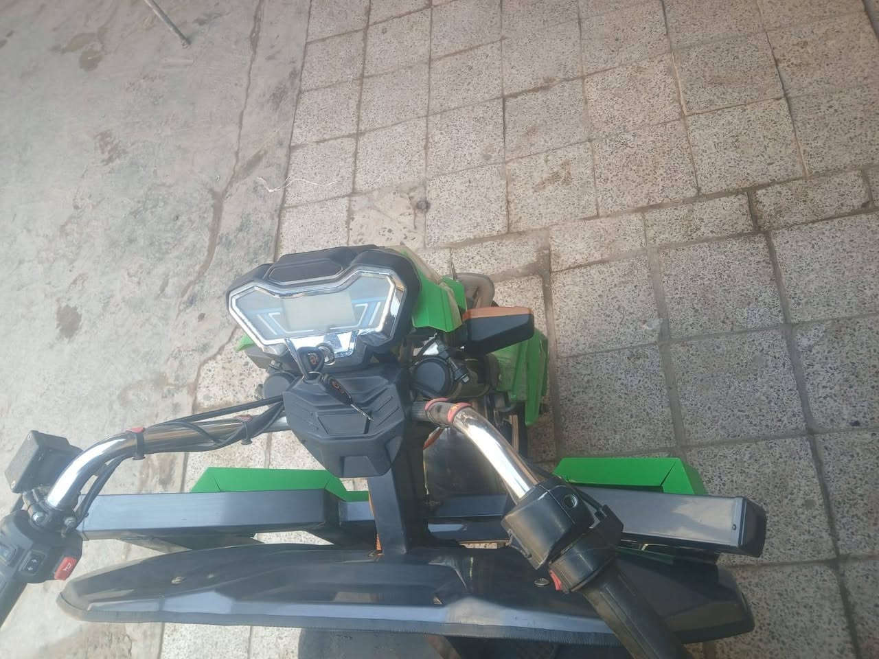 ستوته شحن موديل ٢٠٢٥ جديده صارله فترا  بعده كلش نضيفه  للبيع مليون ٢٠٠ بيه مجال  الاتصال ***********فحامه كميره  قرب جزيرة بغداد
