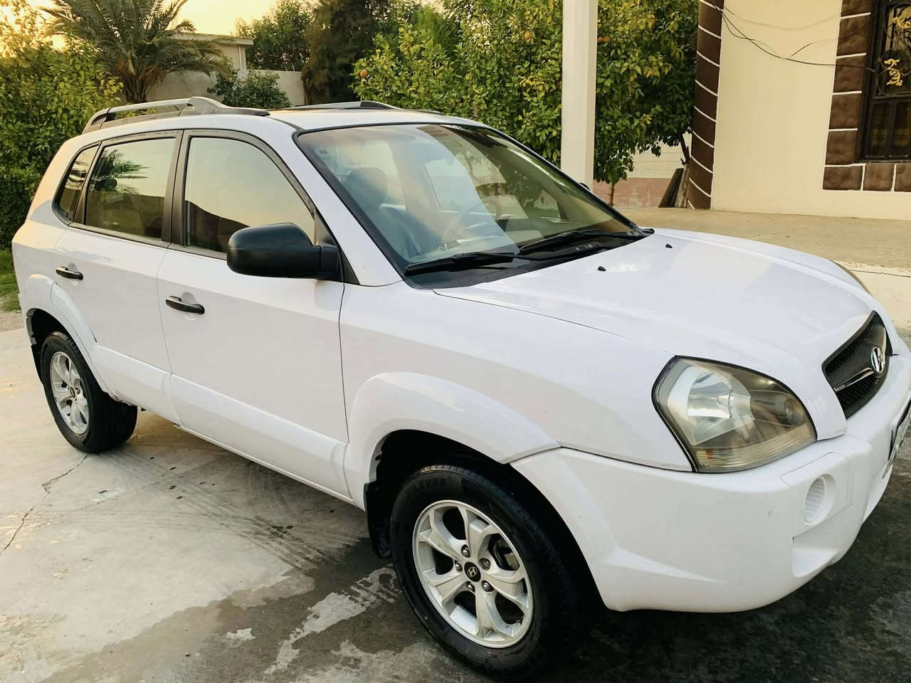 توسان 2009 خليجي مكينه 2000 دوش فتحه في السقف شاشه كامرھ خلفية صدر جديد تخم تاير جديد بيھا بنيد مبدل اصلي وقبق الصندوق بي صبغ  سيارة بدون شخوط السعر 108 بيھا مجال بسيط مكاني بغداد حي الجھاد المكاسب للاستفسار ***********
