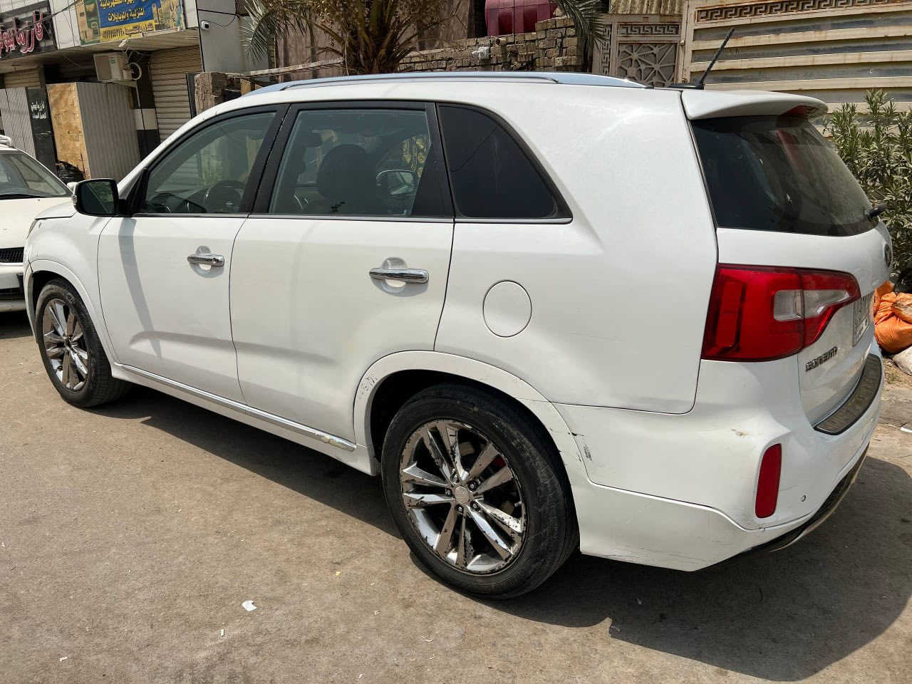 سورنتو 2015 فول للاخير Kia Sorento2015 sxl سعرها 154 وبيها مجال سونار واضح وصور الحادث واضحه السياره فول 6 سلندر السياره  مواصفات مستعجل ع بيعتها سياره ماشيه 128 الف ميل صدرها حلو بيها ملاحظات يرادلها 500 الف دينار ترتيب وهاههيه للاستفسار ***********
