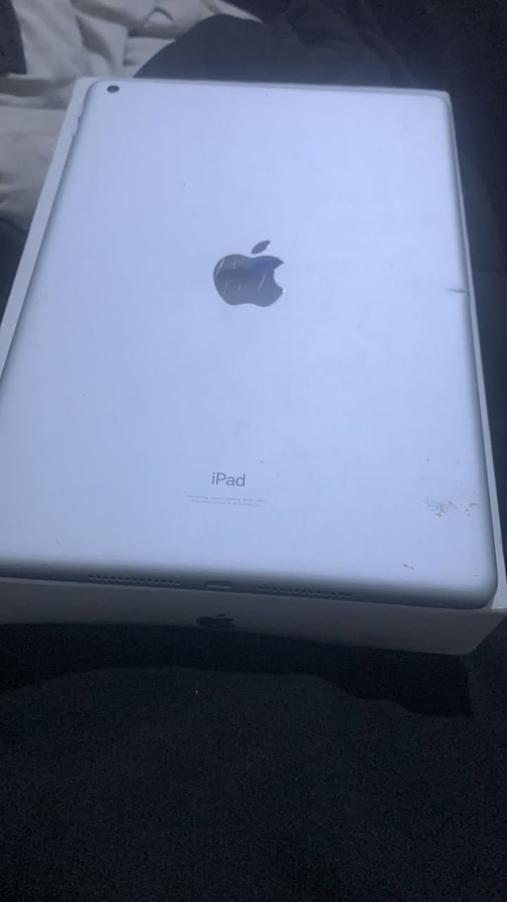 ايباد 9 للبيع مكاني زبير***********
