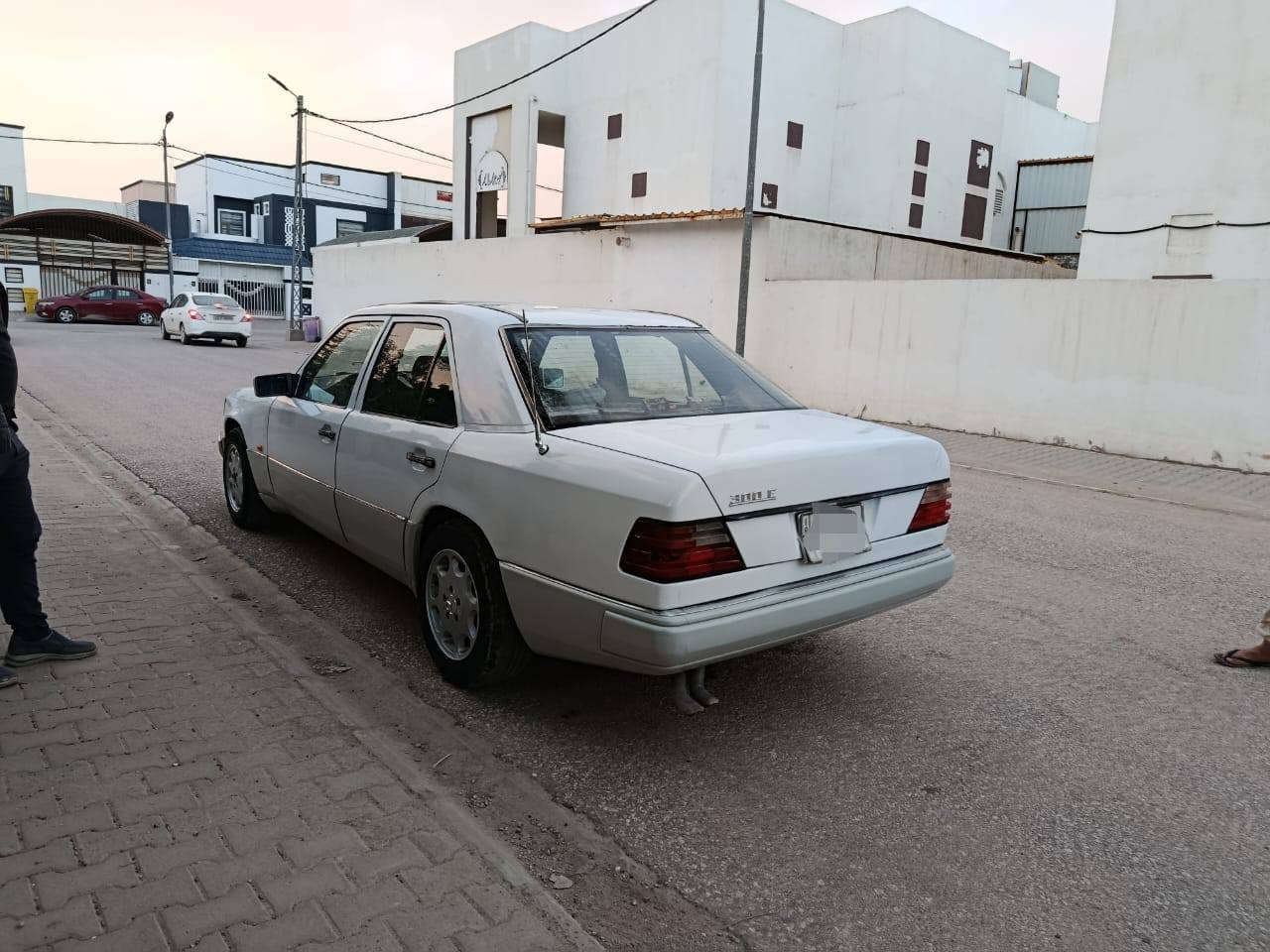 اسلام عليكم
مارسدس دب موديل 90
سياره جاهزه ونضيفه محرك كير شرط محرك محور بطه 2500
سياره جام كهرباء الصدر حداديه جديده سياره صبغ عام جماليه
مكان السياره نجف الاشرف وعليه غرمات ينزل من سعره 
راعيه موجود تجي تشوف سياره تاخذه ثاني يوم داور بسمك سنويه ساقطه 2024
السعر 49 وبيهه مجال واني خادم ‏‪***********‬‏
