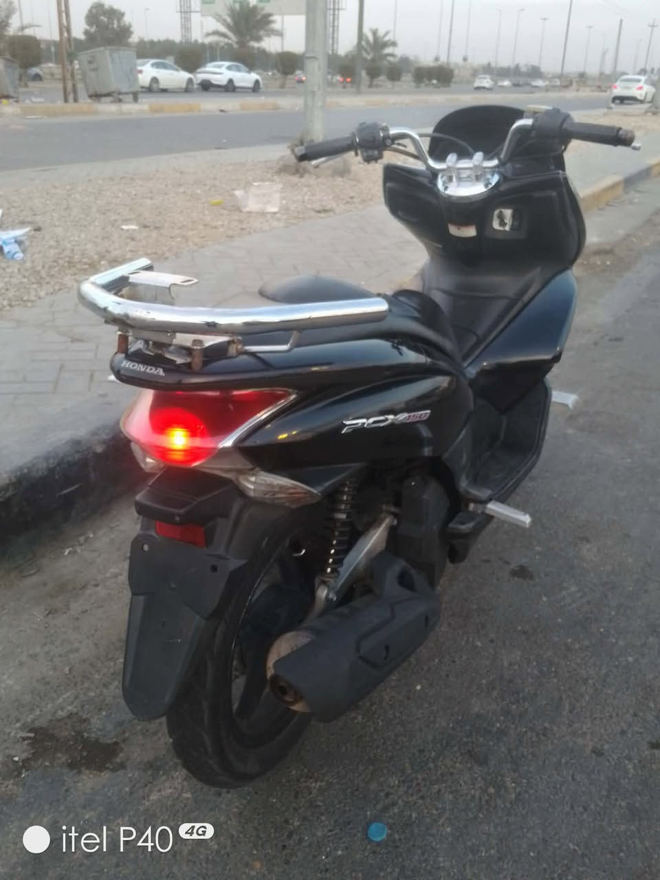 سلام عليكم من رخصت بل كروب درجه البيع بي سياكس جيل الول درجه حلوه وخير من لله درجه ما مفتوحه مكفوال كفله عامه سعر  مليون 500  ول مو شري لا يطب  العنوان بغداد جسر ديالى ***********
