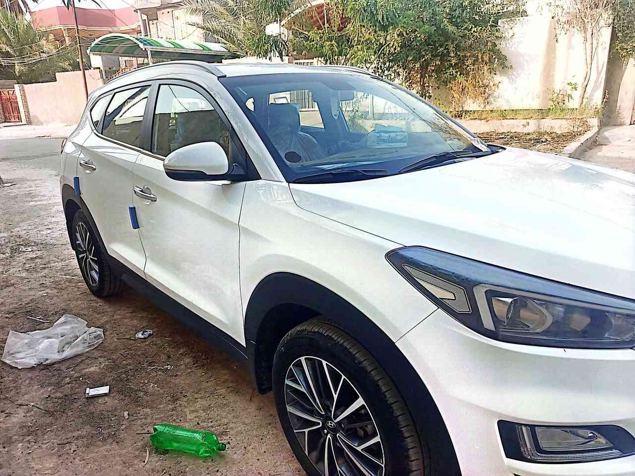 السلام عليكم
هونداي توسان خليجي ٢٠١٩  سيارة جديدة استخدام شخصي كير 
ماشيه ٨٨ km 
* مواصفاتها : 
بصمه تشغيل
حساس امامي وخلفي 
كامرة خلفية
شاشة   بلادية
شحن واير لس لا سلكي 
منافذ يو اس بي و اوكس 
تحكمات استيرن  
بصمة ابواب 
يدات نيكل وبصمة دخول 
كشن سايق  كهرباء
لايت لد امامي 
سايد بريك بالرجل 
ثلاثة انظمة قيادة 
مري شفط واشاير بالمري
نظام اضاءة وترحيب باليدات 
قطعتين تبريد 
للتواصل *********** جناي كير ومكينه مكفول بيه فقط بارد 
باب الصدر وكما موضح بالصور
