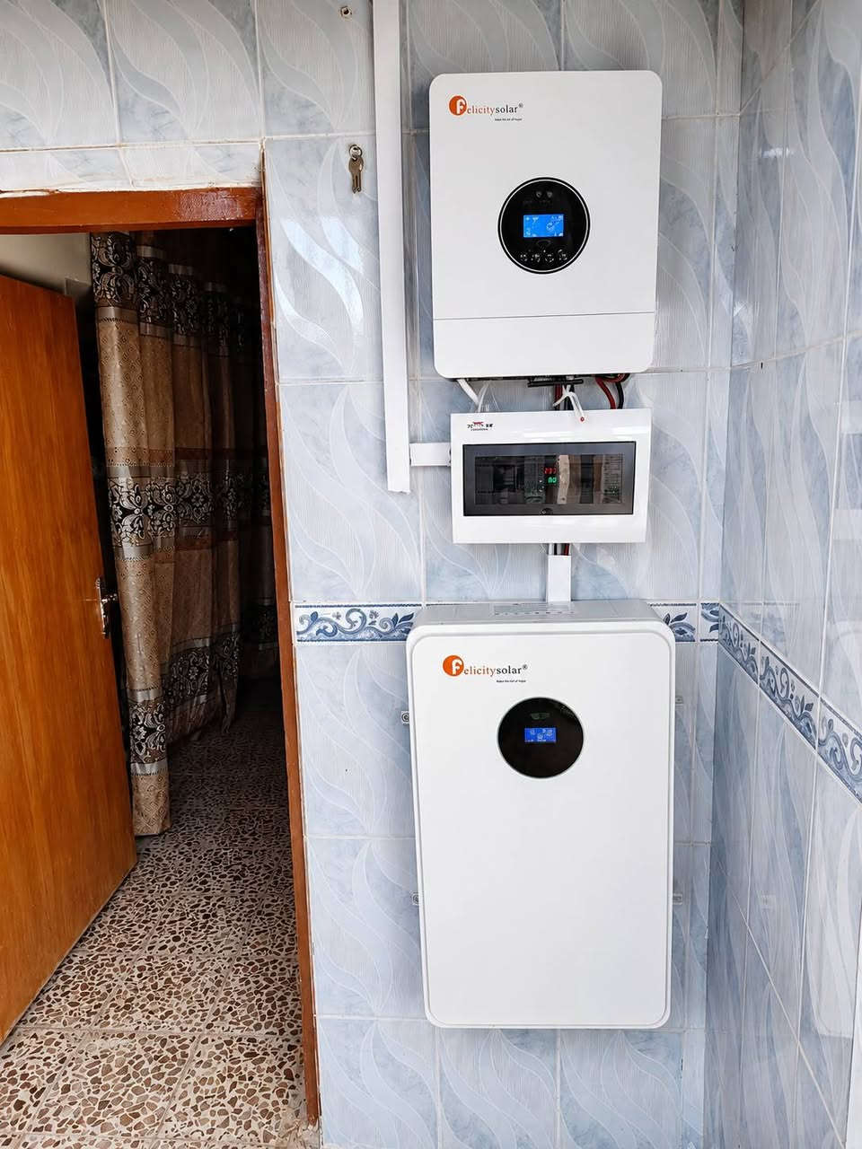 🔋⚡ تم بحمد الله إنجاز وتنصيب منظومة طاقة شمسية ⚡🔋
📍 صلاح الدين – بيجي – ناحية الصينية 
⚡ مواصفات المنظومة:
☀️ 10 أمبير نهاري
🌙 10 أمبير ليلي
✅ مكونات المنظومة:
1️⃣ ألواح لونجي Hi-MO X10 بقدرة 650 واط
ضمان 15 سنة 
2️⃣ بطارية ليثيوم Felicity 🔹 سعة 10 كيلوواط/ساعة 🔹 ضمان 5 سنوات ✅
3️⃣ إنفيرتر Felicity 6k 🔹 أداء عالي وكفاءة ممتازة
 ضمان سنتين ✅
💰 لماذا تختارنا؟
✔️ أسعار مناسبة وتنافسية جداً
✔️ توفير قائمة المواد مع الشركات المصنعة بكل شفافية
✔️ إمكانية المقارنة والتأكد من الأسعار قبل التنفيذ
✔️ التزام بالمواعيد وجودة في العمل
✔️ خدمة متواصلة ليلاً ونهاراً ☀️🌙
🎉 شركة العراق سولار للطاقة الشمسية ⭐ الثقة • الجودة • الأمان ⭐
📞 للاستفسار والحجز:
(***********
***********)
#الطاقة_الشمسية #العراق_سولار #صلاح_الدين # #طاقة_نظيفة #الطاقة_المتجددة 🔋☀️⚡
