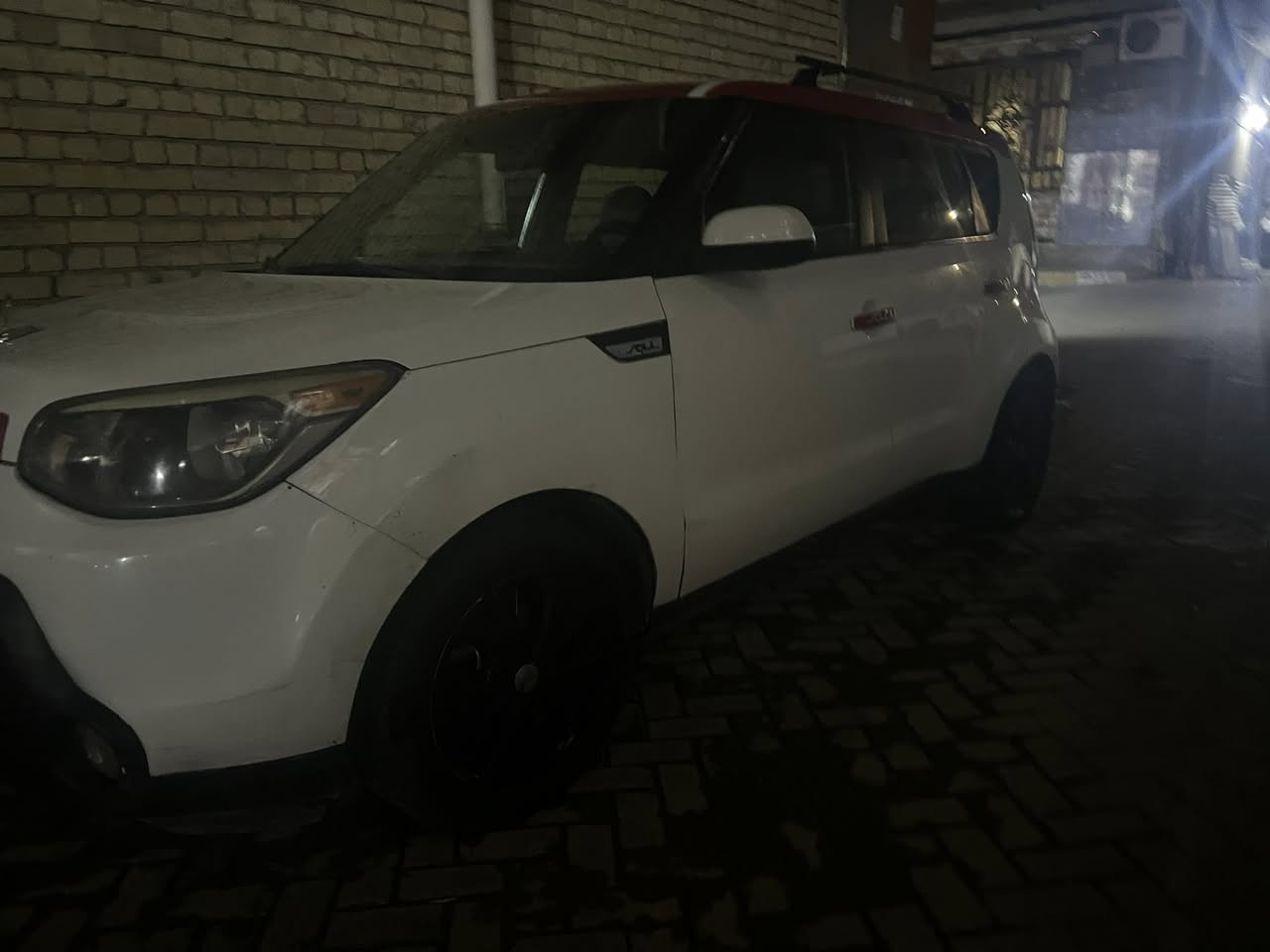 كيا صول موديل2015وارد أمريكي ضربته الجاملغ عكس السايق وبيها اماكن صبغ ماشيه 170الف مكينه1600 جاهزه ع آخر حبايه تحكم ستيرن جهتين شاشه كأمره تبريد خير من الله مكينه وكير جدد تخم تاير حداديه نضيفه السعر 90وبيها مجال العنوان بغداد مدينه الصدر الهاتف***********
