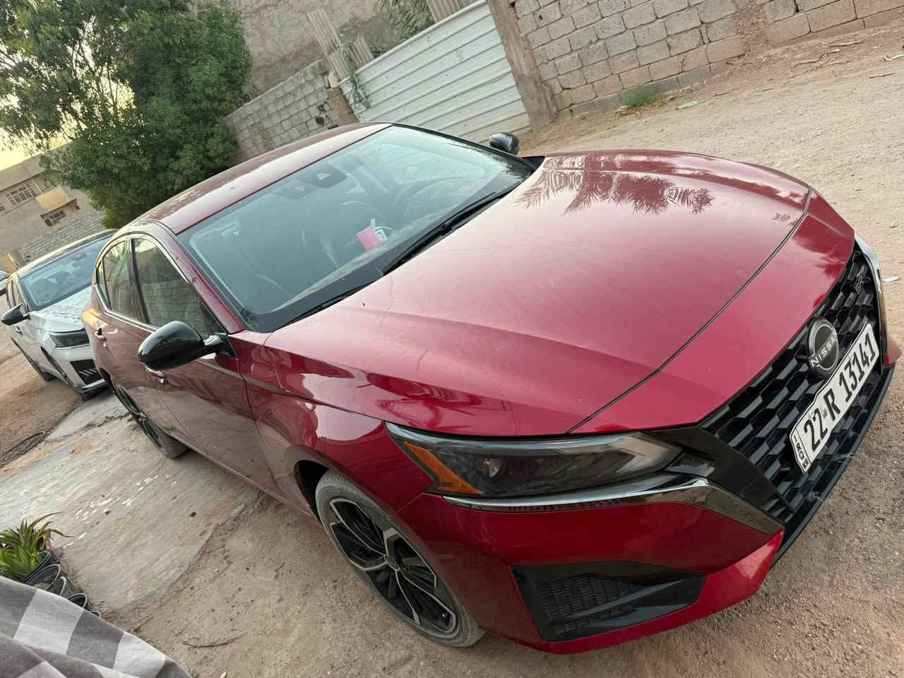 السلام عليكم 
نيسان التما 2023srاربيل
 وكاله او تحويل 
وارد امريكي الضرر واضح بلسونار 
السيارة كاملة مناقصه شي 
وجديدة ماشية 29
وقابل للزيادة السيارة استخدم الحجي 
يعني حدها للاسواق والسوك
السيارة بصمه 
تشغيل عن بعد 
بجم كبس 
جنطة كبس 
ضررها كلش خفيف 
بصمات ابواب 
شاشة 
نضام كار بلي 
نضام أندرويد اوتو 
كشنات جلد مطرز بلاد
شفات ستيرن 
سايد بريك كهرباء 
حساس خلفي 
رادارات جانبي
رادار  امامي 

رادار خلفي 
كامرة دوارة 
ويل 19اس ار اصلي بلاد بلسيارة 
لا عواج ولا ضربة 

*********** 
متوفر اتصال واتساب 
مكان السيارة بغداد قضاء المحمودية
