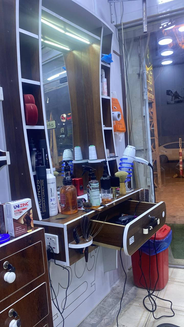 للبيع كرسي اخو الجديد مع مرايا صاج فقط ***********
