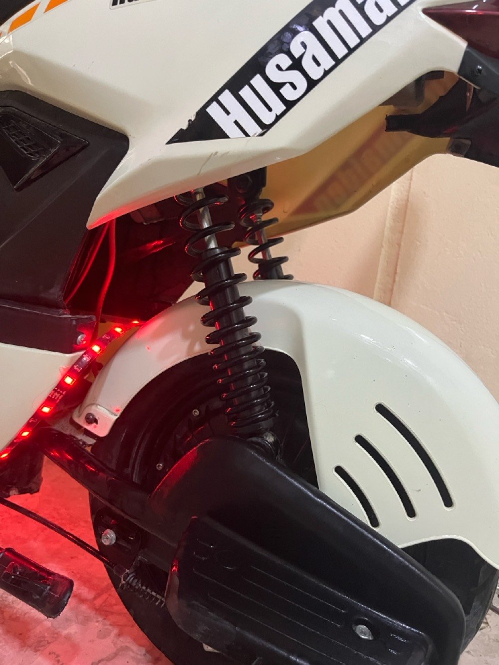 دراجه شحن كلاسيكي
حجم 10 في 275
اسم الموديل كلاسيكي
4 بطاريات كبير قياس 20 ابيرمأأ V
ملف 500 واط *
نقطع مسافة 45 كيلو متر حقيقي
مواصفات
أم بي اثري
لايت +لد نهاري
اشاير خلفي أمامي يمين ويسار
4 دواسات خلفي امامي
4 دبلات خلفي امامي حاطا ٧
دبل استان وسط وخلفي تشغيل واطفاء عن بعد مانع سرقه انذار كشن منفصل
قفل كهربائي
ابريك حساس بنزات خلفي امامي
الموقع !بغداد جميلة قرب علوة 58 قرب سوق الرضوي
الاستفسار ***********
التعليق بشكل عام...