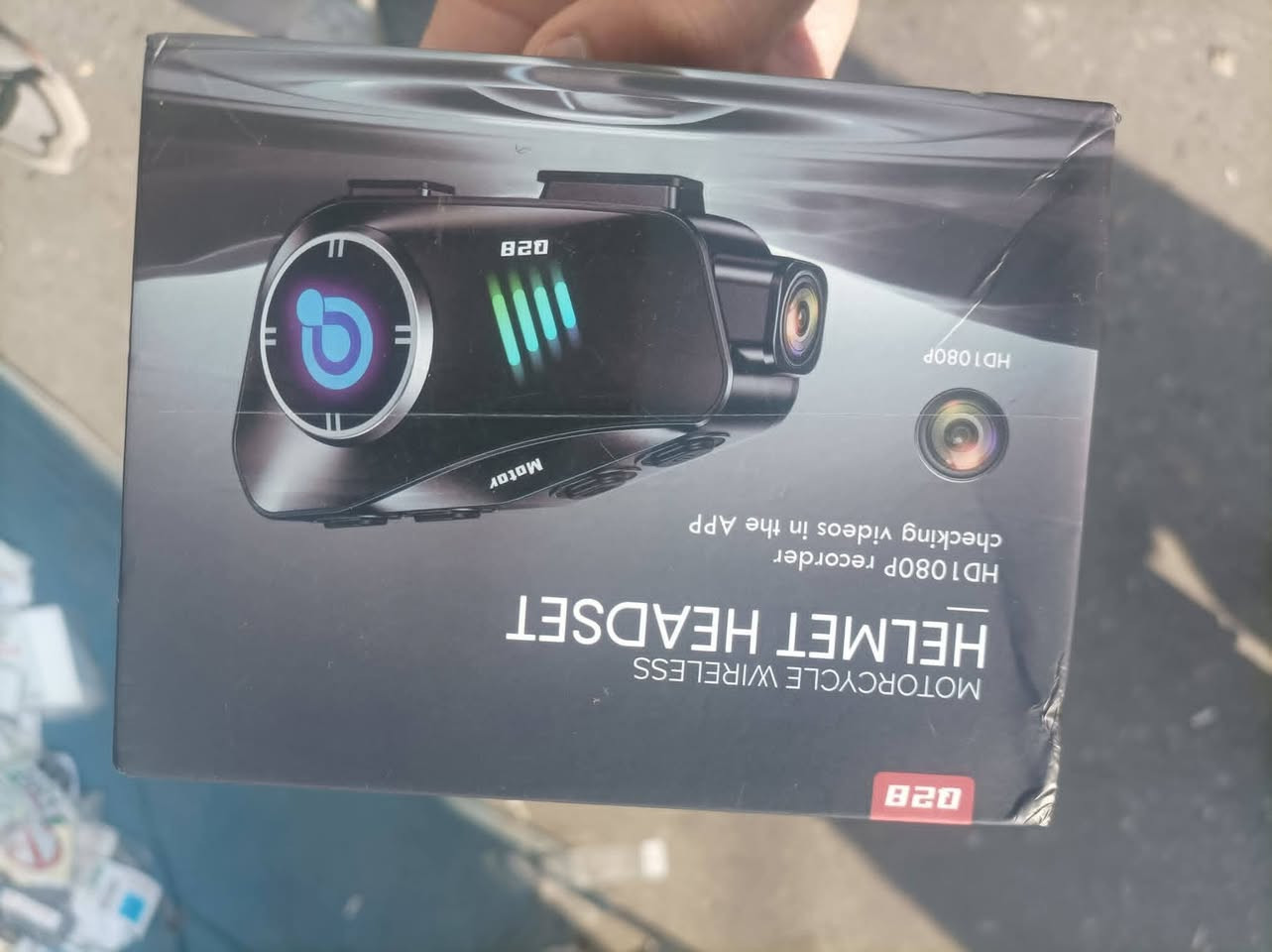 سماعه خوذه ام الكامره( Q28 )
البطاريه ١٠٠٠٠ ملي امبير 

جوده الكامره HD 1080 اعلى جوده 

الصوت:**
    *   **تقنية عزل الضوضاء:** تستخدم تقنية **DSP و CVC** المتقدمة لفلترة ضوضاء الرياح والطريق، مما يوفر صوتاً واضحاً للمكالمات والموسيقى. اعلئ سعر ابيع


**إذا كنت صاحب هذا الإعلان وتريد حذفه لأي سبب، رجاءا أرسل رسالة إلى الدعم الفني**