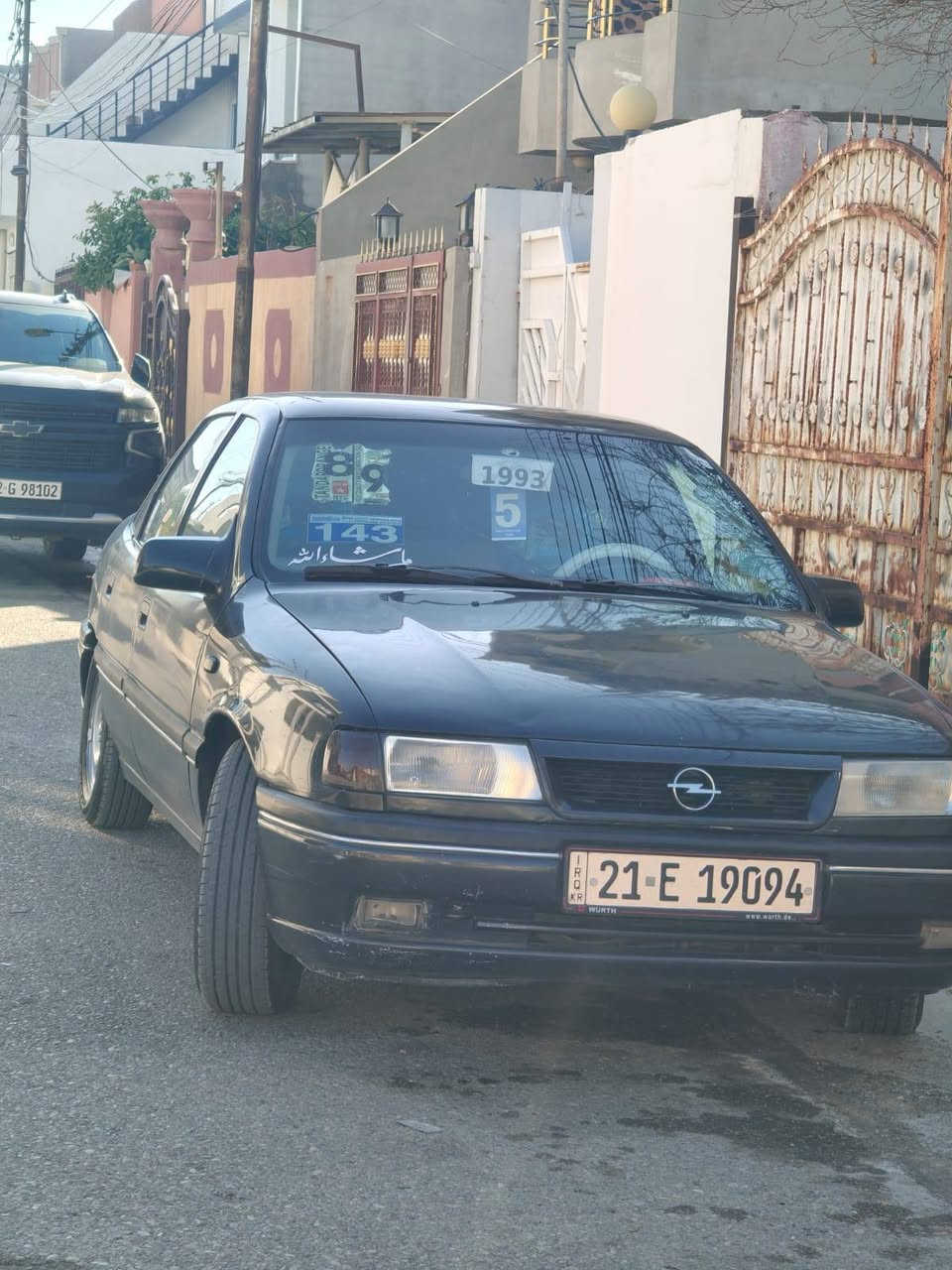 سلام عليكم
أوبل فكترا 
موديل 1993 
حجم 20 كير عادي 
كير محرك بشرط لا صرف لا بخار. جامين امامي كهرباء. صدر امامي جديد صدر خلفي جديد. دبلات 4 جديد دسكات كله جديد 4 تايرات جديد و 4 ويلات جديد. كهربايات كله شغال. منضومه لايت زينون جديد. سستم سماعات جديد. دفتر بنزين موجود. رقم سليمانيه شرط التحويل. سياره بدون اي حادث أي طخه وضربه ما بيه حتى خياس ما بيه فقط هلال واحد مصلحة شرط الفحص. 
المكان : كركوك 
سعر : 50 وبي مجال 
رقم واتساب : ***********
رقم الهاتف : ***********
