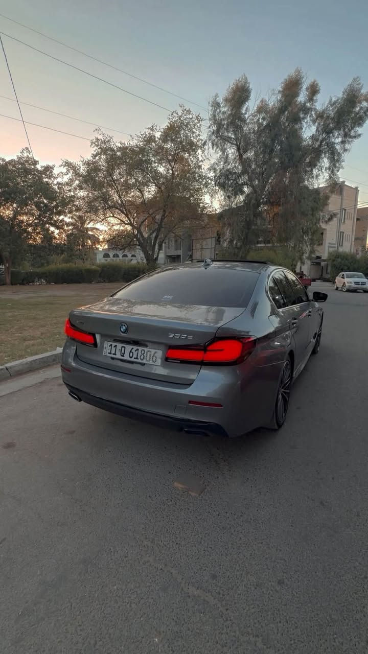 Bmw 530e plug-in
موديل 2023 وارد امريكي 
صور الحادث مرفقة 
رقم بغداد الجديد هزة وسنوية باسمي 
حادث بنيد وباب السايق 
فول الفول 1/1 
فتحة سقف بانوراما 
كشنات جلد وكهرباء وتدفئة
ستيرن هيتر وكهرباء 
شاشة كبيرة كاربلي 
جنطة كهرباء 
السيارة كلش نظيفة بدون نقص
رايدهة ب26,400$ 
وماكو 530e بهذا الموديل وهيج نظافة ونصبة وهيج سعر
***********
