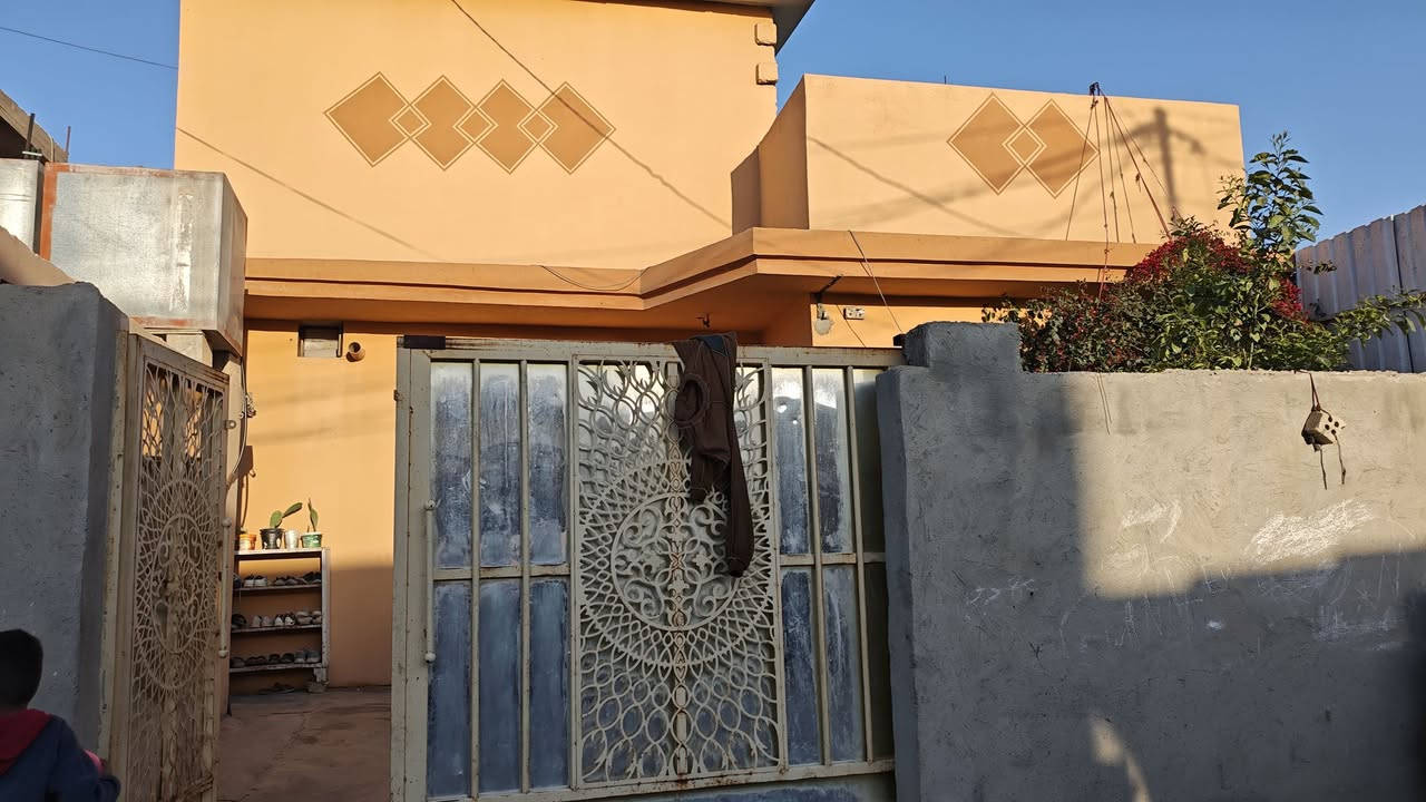 اخوان البيت للبيع مساحته 240 موقعه الكاطون الرحمه اقرب نقطه داله
المجمع الصناعي البيت عقد زراعي للستفسار اكثر او الي يريد يشتري يتصل عل هذا الرقم ‏‪0775 110 7738‬‏
