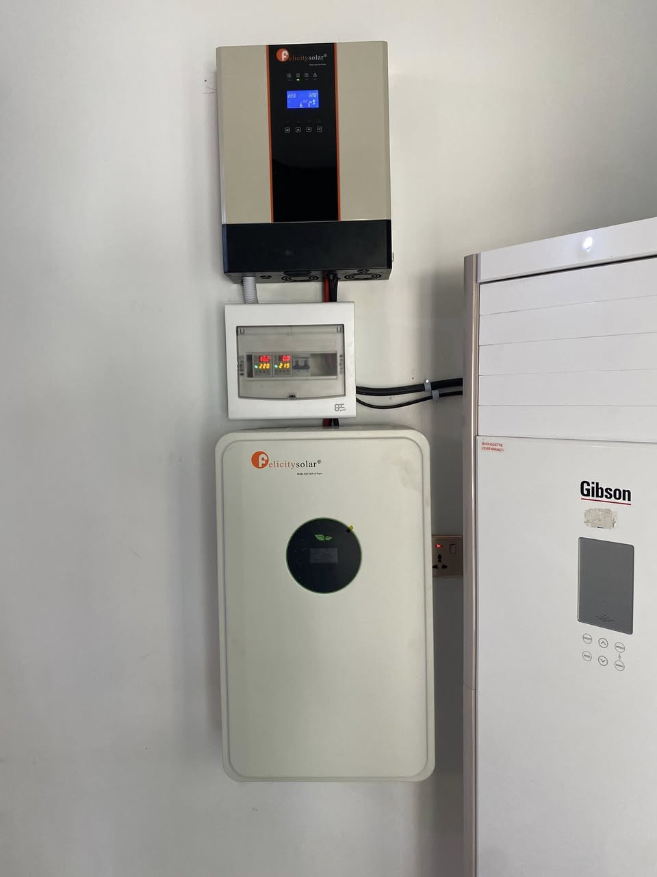 تم تنصيب 4 منضومات طاقة شمسية 10 نهارآ 8 ليلآ 🔜
لكل بيت منضومة تتكون من 5 الواح لونجي 615w ضمان 12 سنة☑️
انفيرتر فيليستي 5kw 20A ضمان 3 سنة✅
انفيرتر كرواط 6kw ضمان 3 سنة☑️
بطارية فيليستي 5kw  دورة6000 ضمان 4 سنة حقيقي✅

(تكلفة المنضومة 3,000)✔️✔️✔️
📱***********
📱***********
