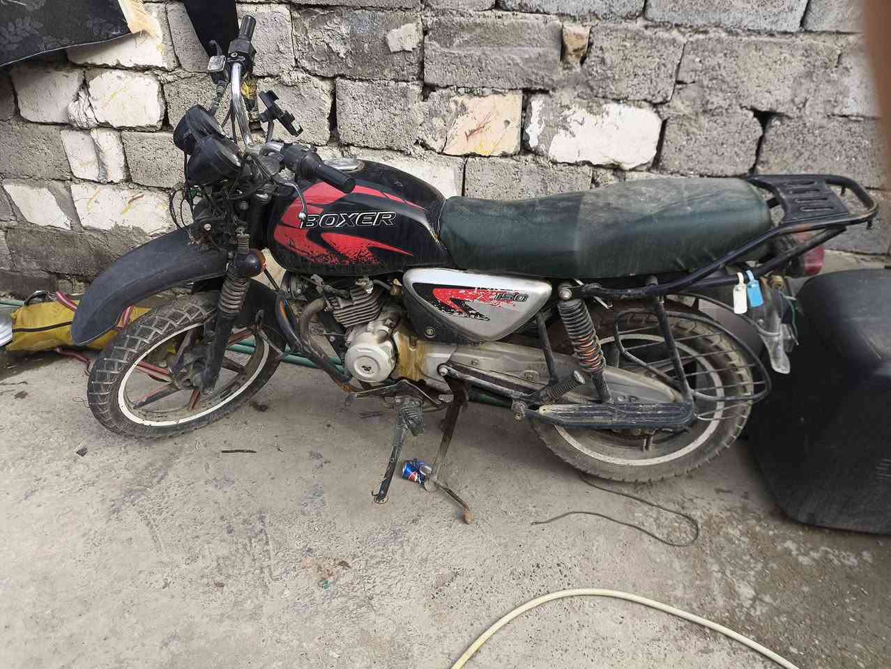 بوكسر 22 متروكه طافيه كهربائيات عوزهة تجفيت بدون رقم وسنويه 1,250,000 مكاني الشعب تاخذ كوم حديد اكفلك من السرقه الي يريد يستفسر ***********
