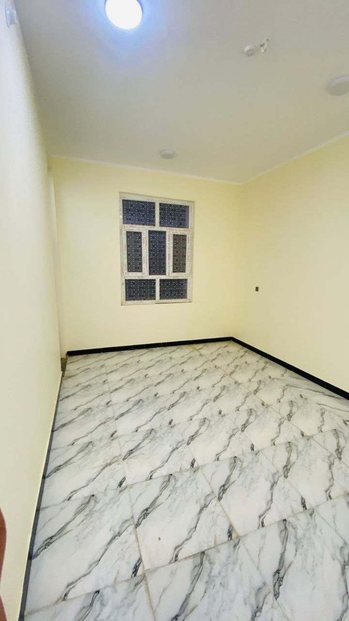 🏠بيت للبيع-في حي اريدو خلف مطعم غليون 

📐المساحة 100متر / طابقين مسلح حديث
📍الطابق الأرضي
•غرفة+صاله+استقبال+مطبخ+مجموعة صحيات
📍الطابق العلوي
•يحتوي على شقه خارجية 

📞للأستفسار يمكنكم الأتصال علئ الأرقام التالية
فراس *********** / المكتب ***********
للمزيد من العروض يمكنكم متابعتنا على الفيس بوك https://www.facebook.com/share/181oCiv5fj/
للعروض قطع التوزيع الجديد الحولي يمكنكم الدخول على الرابط https://chat.whatsapp.com/C3ZLlrqLokWBjJvLsVLeUP?mode=gi_t
