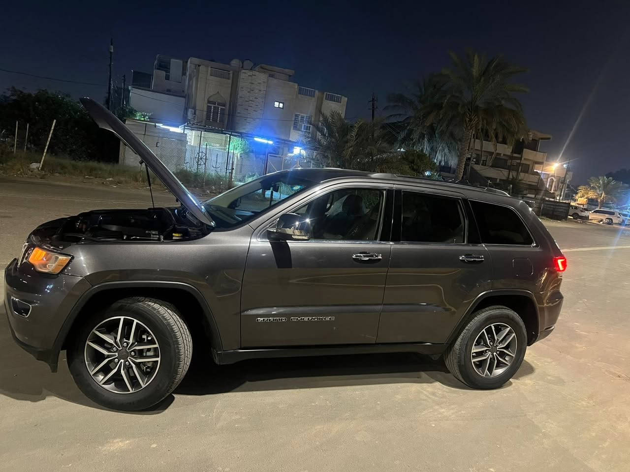السلام عليكم
جيب 
موديل 21
لمتدد فول 
ماشيه ٦٧ ميل 
السياره جديده جدا تجي وتشوفها احلا من الصور 

حادثها امريكا جاملغ وبنيد فقط البراكيت بي طغه من الحادث  ولامصلخ ولا مصبوغ  
جاملغ راجع بارد  وبنيد. 
جاملغ مكحل وبنيد مصبوغ 

الباقي كفاله 
السعر 227 وبيها مجال 

عنوان السياره بغداد 
***********
