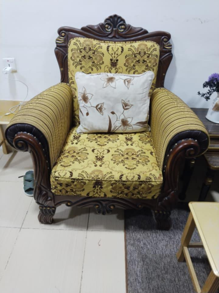 السلام عليكم تخم ملكي ١٠ مقاعد كلش نضيف 
مابي اي عيب سعر ٢٨٠ وبي مجال


**إذا كنت صاحب هذا الإعلان وتريد حذفه لأي سبب، رجاءا أرسل رسالة إلى الدعم الفني**