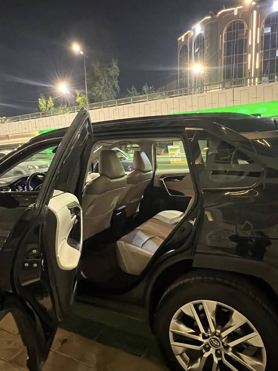 راف فور 2019 للبيع  مكينه 2500 سياره مكفوله كفاله عامه من الصبغ والضربه فول مواصفات عل اخير وارد امريكي 
مثبت سرعه
سستم صوت سماعات 
لد زنون
كامرات 
صندوق شفط 
مرآي شفط 
حساسات

مكاني بغداد 
*********** واتساب راسلوني ادزلكم تفاصيل بعد والسعر
