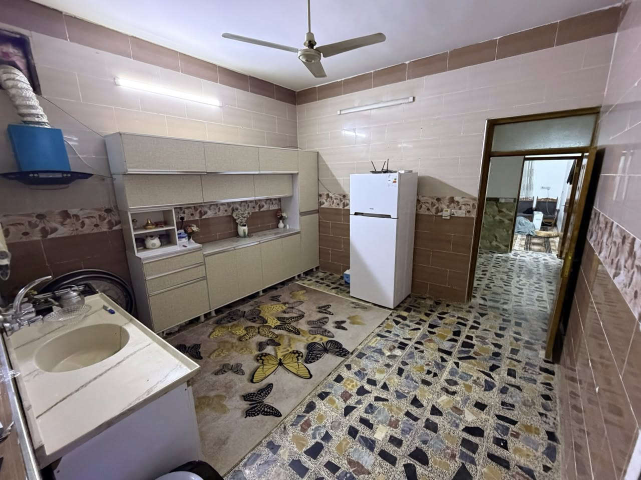 بيت مساحته 200 متر، طابق واحد 
الشعلة -الدوانم شارع بيت عنيد�يبعد بس 500 متر عن شارع 5 كيلو (يرتبط مباشرة ببوابة بغداد)�وقريب من شارع 100
🔹 صالة استقبال واسعة 
🔹 مطبخ 
🔹حولي
🔹 غرفتين نوم�🔹 حمام داخلي وخارجي�🔹 ساحة خارجية
🔸 جاهز للسكن �🔸 يتوفر ماء وكهرباء مجاري جديدة +الفرع مقرنص �🔸 قريب من الخدمات الأساسية
💰 السعر مناسب 
📞 للاستفسار: (***********)
