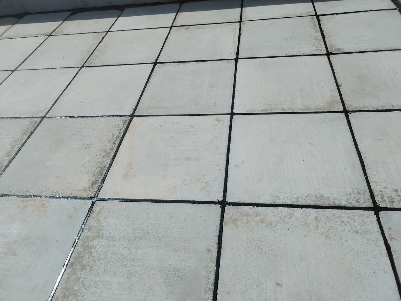 عمل كادرنا لترميم السطوح واعادة الماستك وعمل جميع العوازل السطحية
***********
